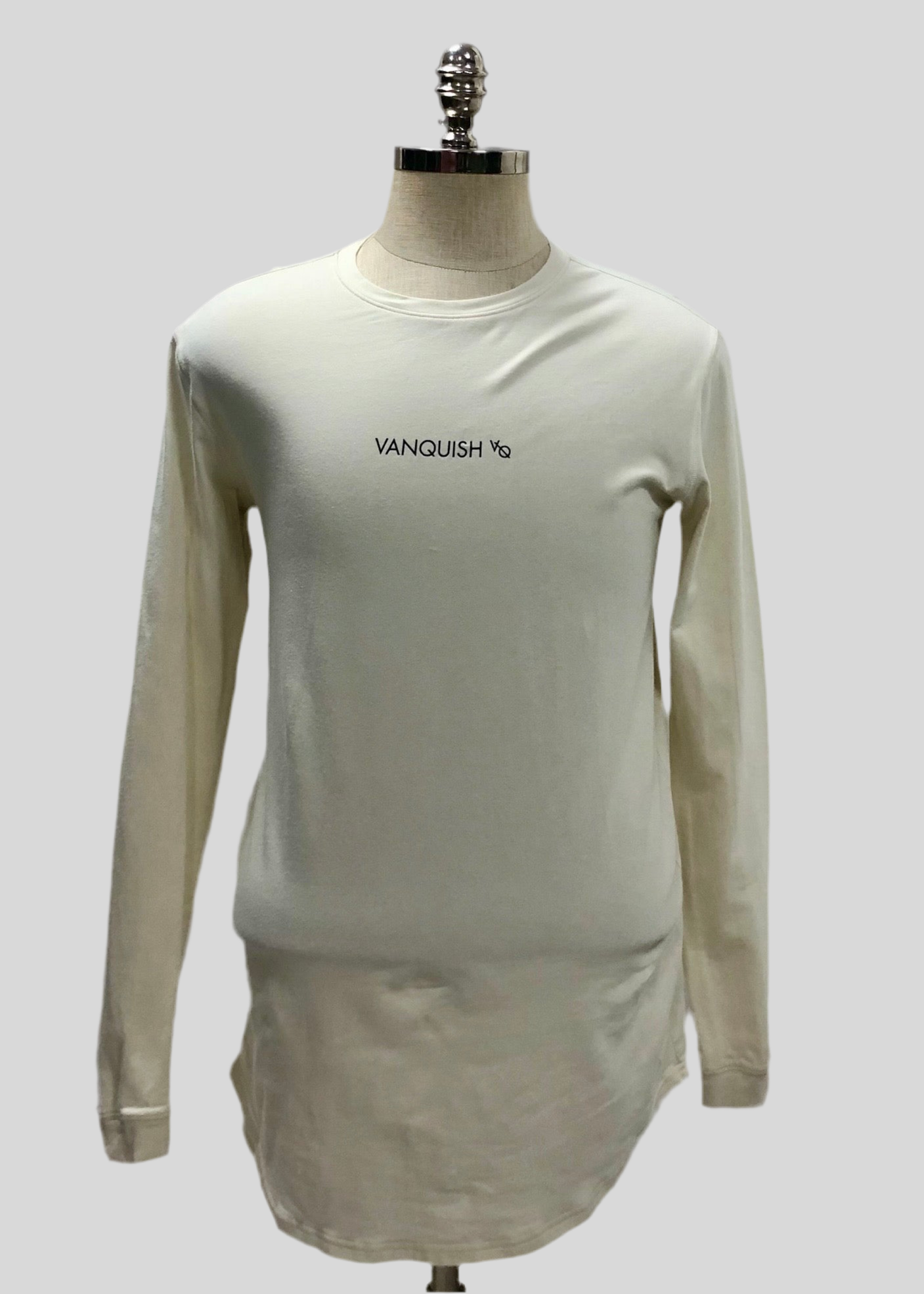 Camiseta de entrenamiento Vanquish 🏋🏽 color blanco y logo en negro Talla M