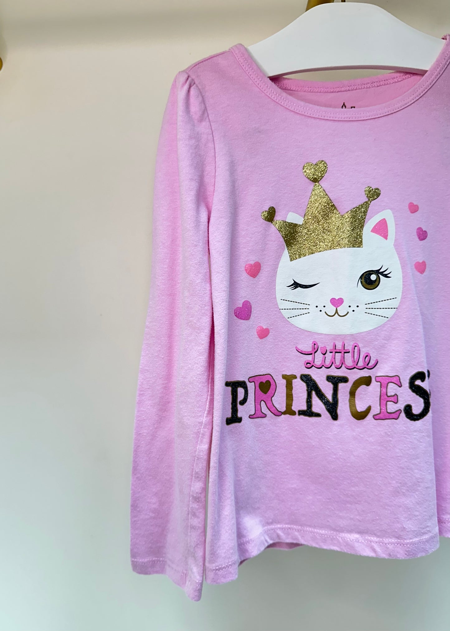 Camiseta de niña Kids Headquarters🌆 Color rosado con diseño de gatita Talla 6