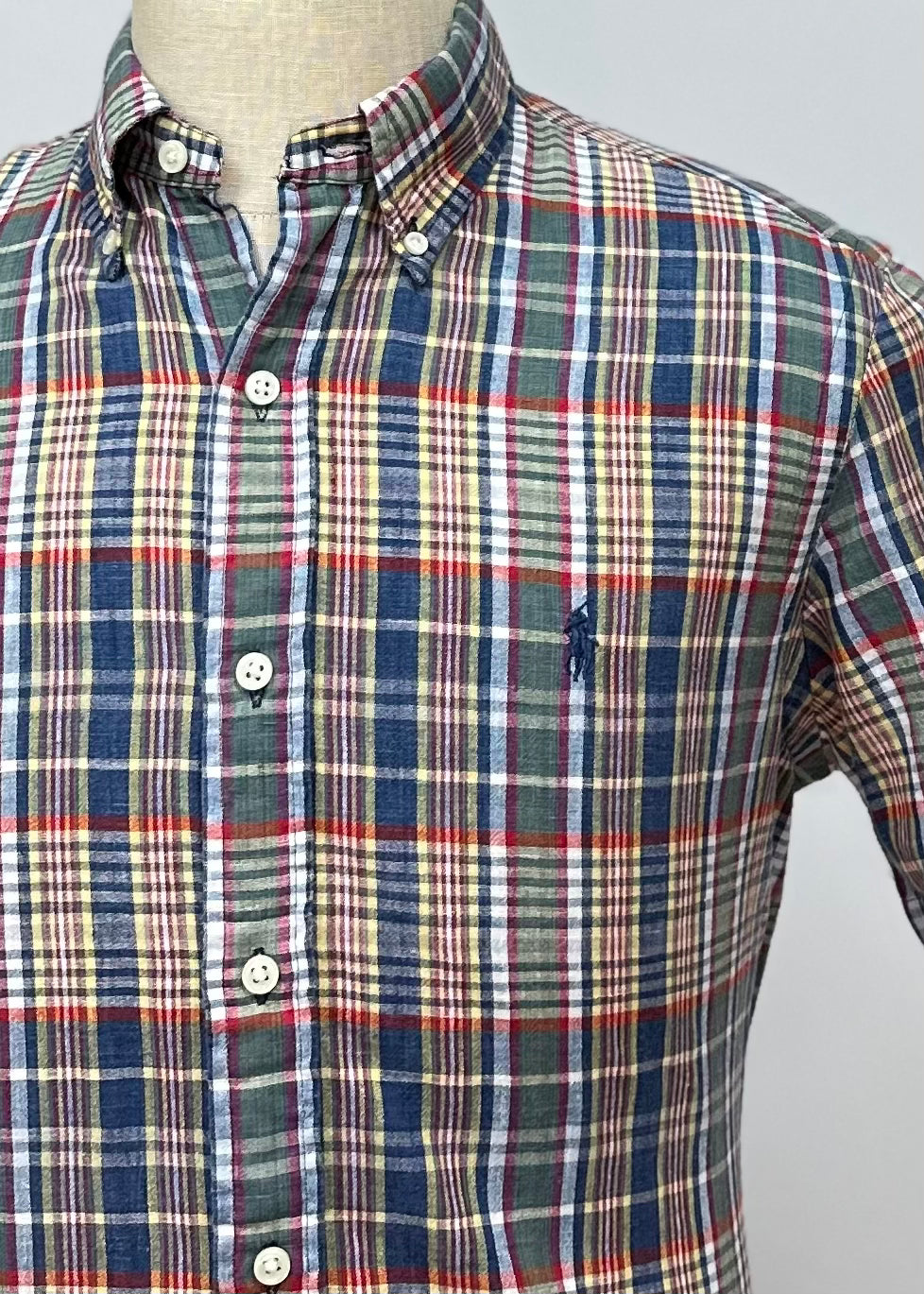 Camisa Polo Ralph Lauren 🏇🏼 con patron de cuadros tartán en color azul, verde oscuro y rojo Talla M Entalle Regular