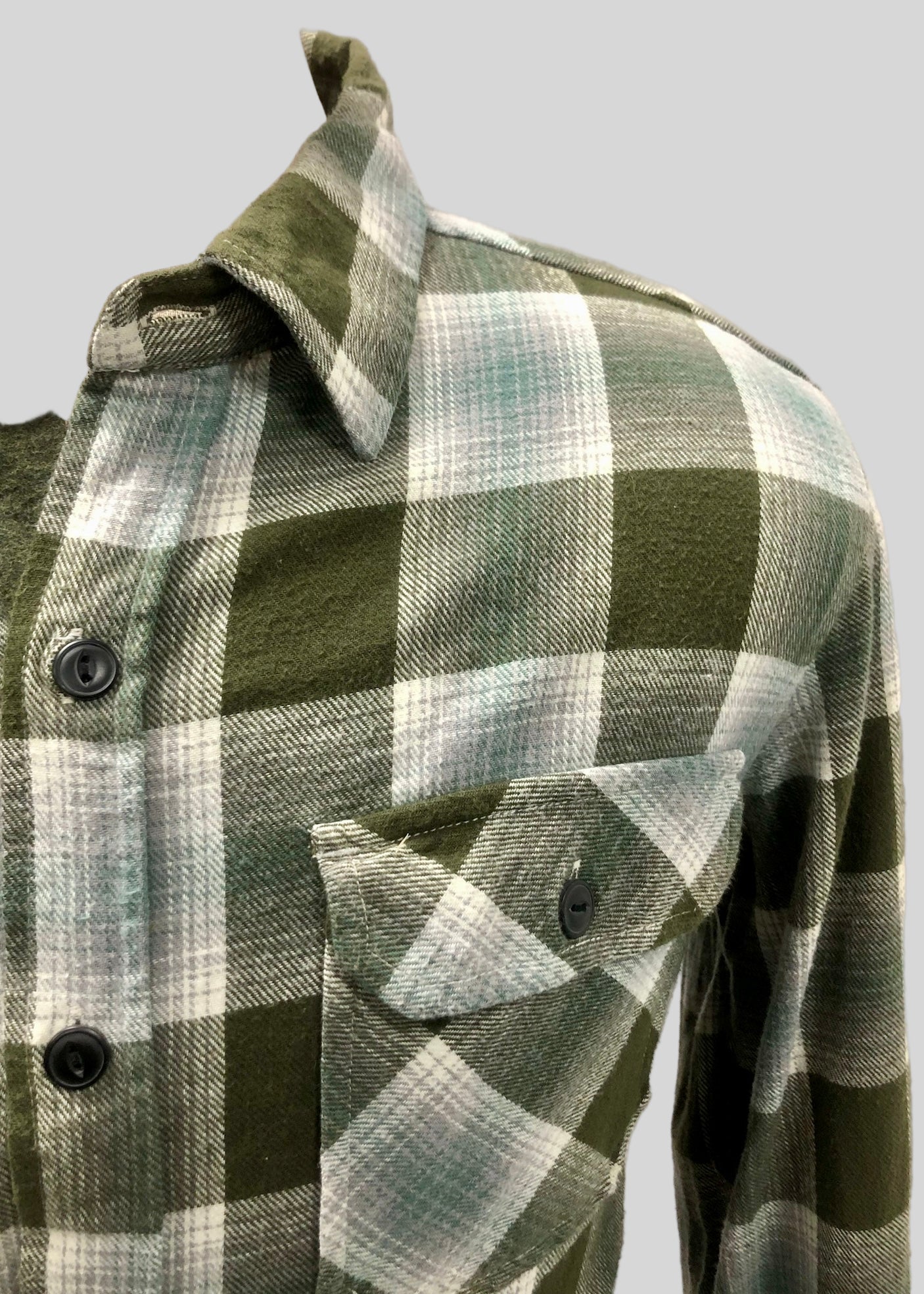 Camisa de botones Canyon Guide ⛰️ de cuadros tartán en color verde oliva, azul y blanco Talla M Entalle Regular