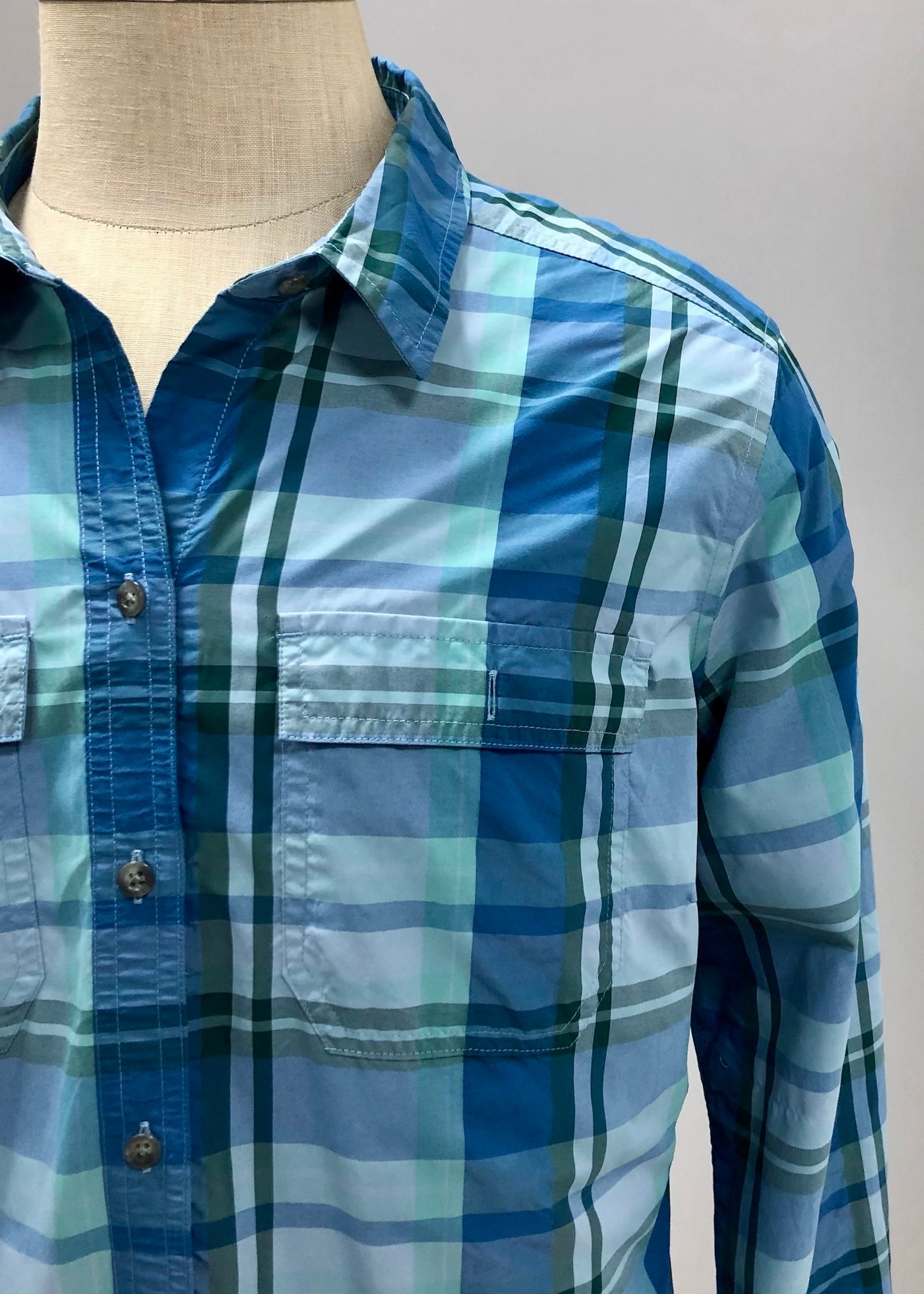 Camisa de mujer Eddie Bauer 🇩🇪 de cuadros en color azul grisáceo y celeste Talla XXL Entalle Regular