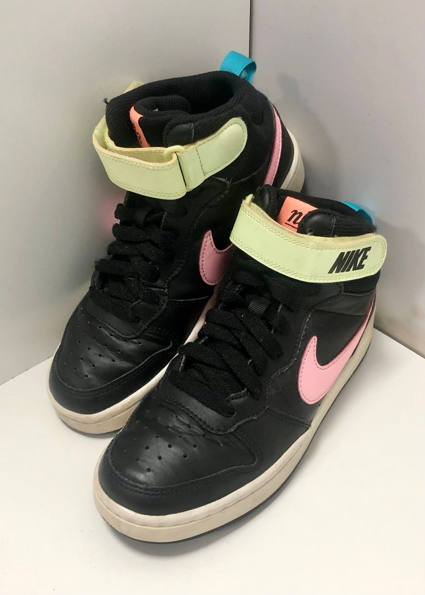 Zapatillas de niña Nike ✔️ Color negro, turquesa y rosado Talla 4.5