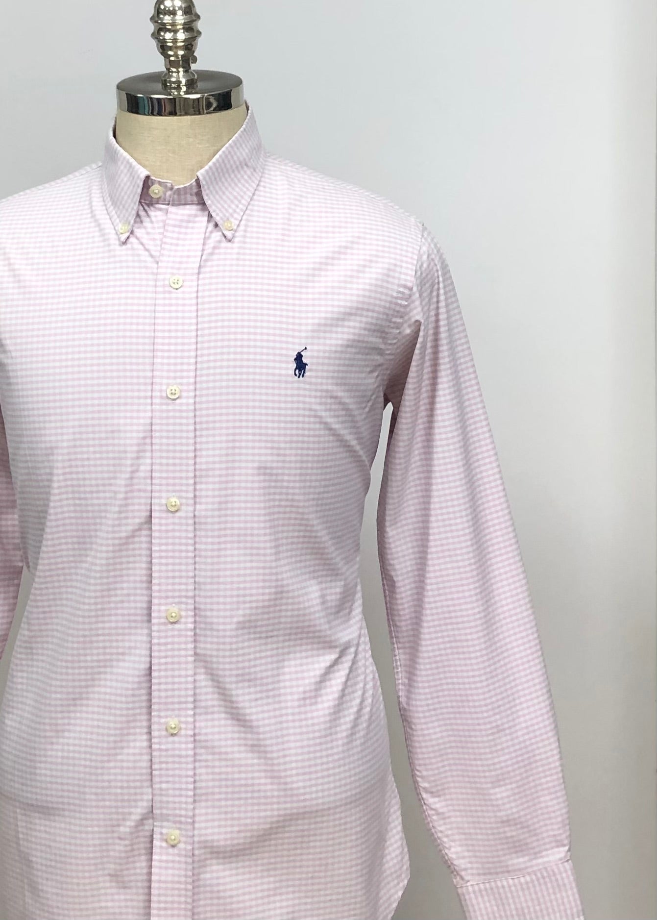 Camisa Polo Ralph Lauren 🏇🏼 color blanco con patron de cuadros rosado claro Talla M Entalle Clásico