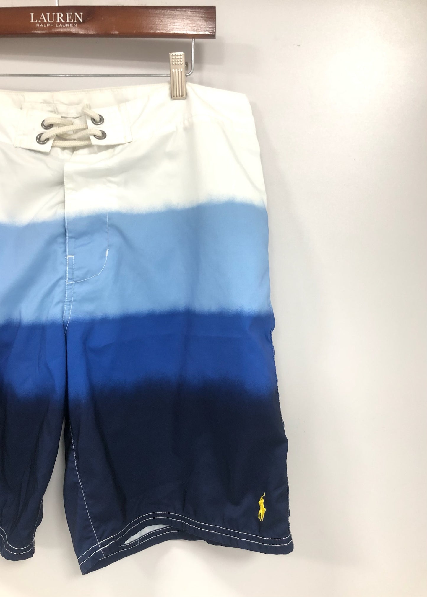 Short de baño Polo Ralph Lauren 🏇🏼 con diseño degradado en color blanco, celeste y azul talla L
