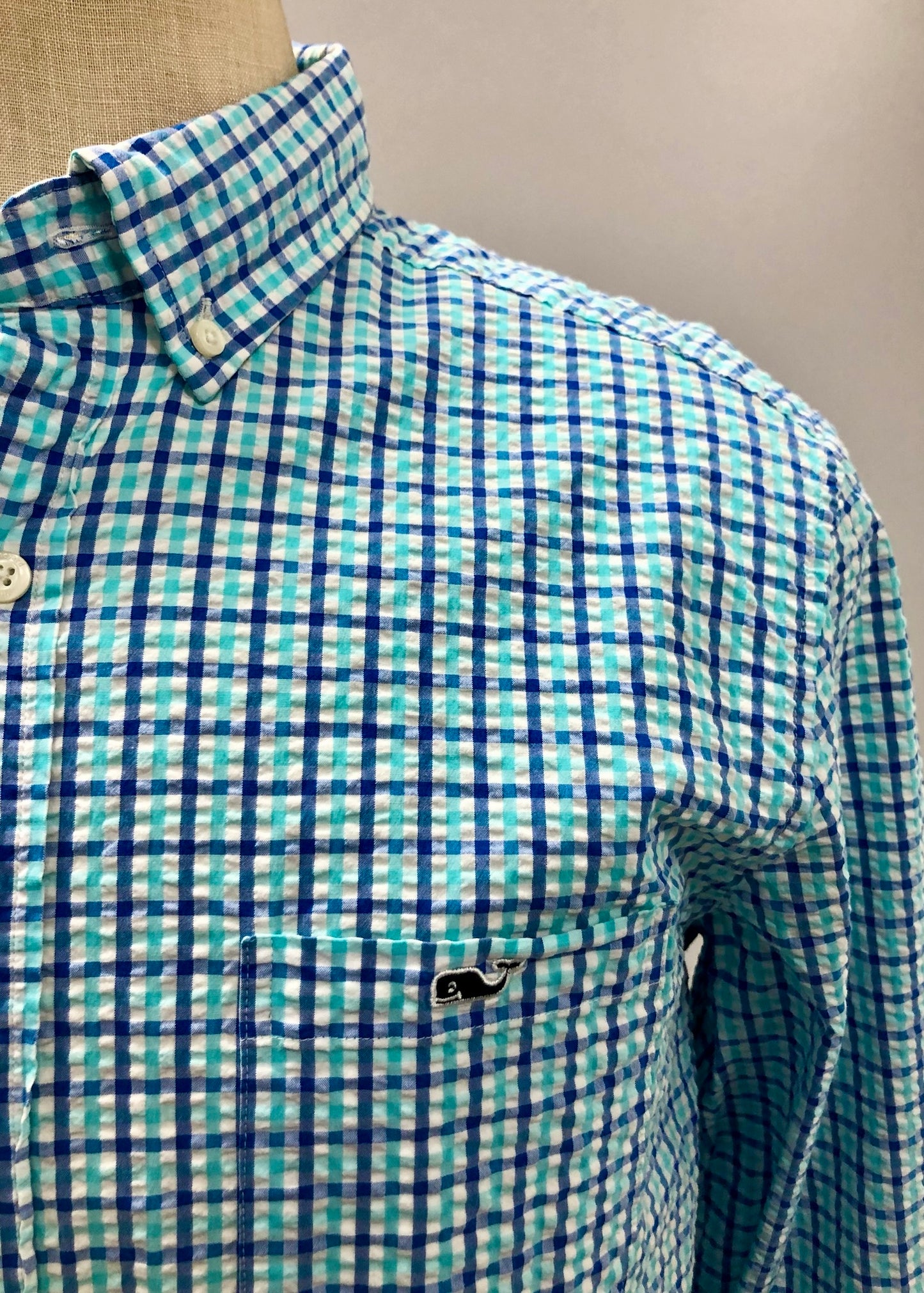 Camisa de botones Vineyard Vines 🐳 Seersucker color blanco de cuadros en color turquesa y azul Talla L Entalle Clásico