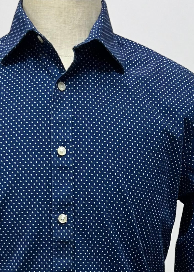 Camisa de botones Michael Kors 🇺🇸 color azul navy con puntos en blanco Talla M Entalle Slim Fit