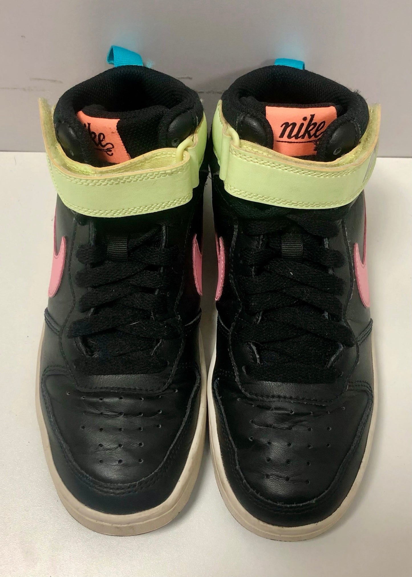 Zapatillas de niña Nike ✔️ Color negro, turquesa y rosado Talla 4.5