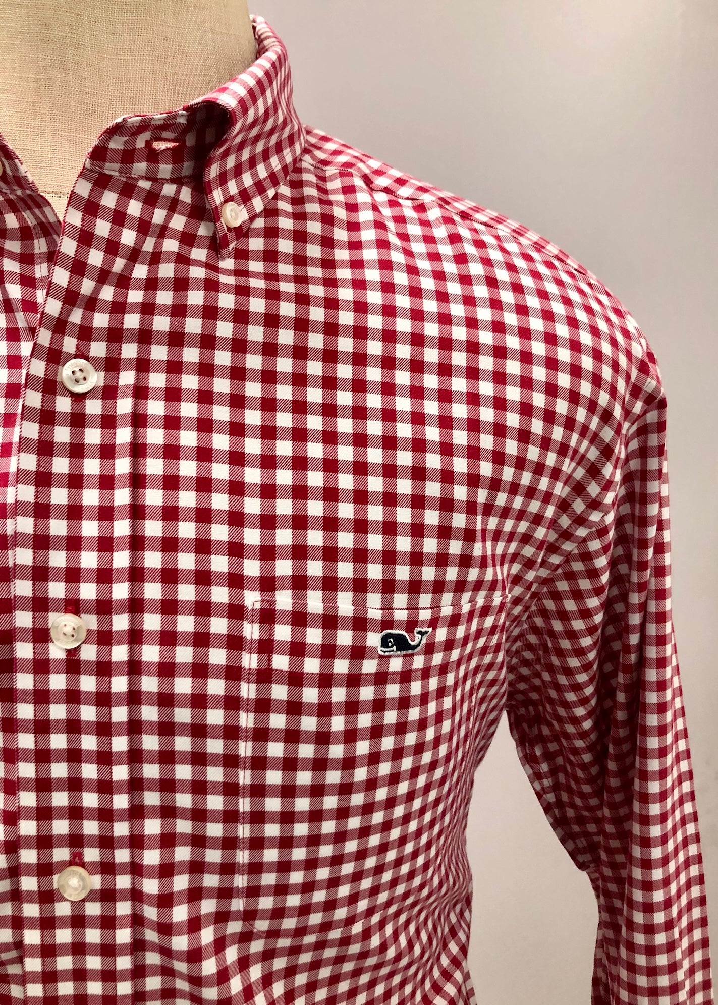 Camisa de botones Vineyard Vines 🐳 de cuadros gingham en color rojo y blanco Talla M Entalle Clásico