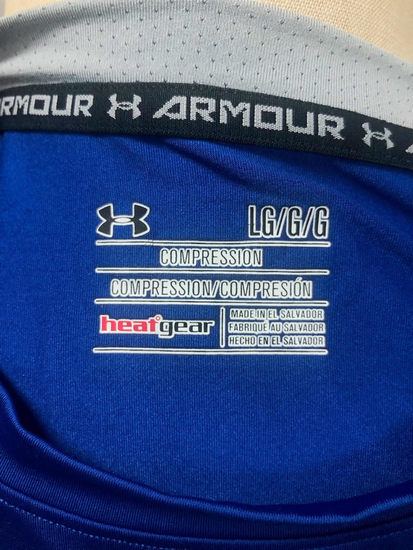 Camiseta de compresión Under Armour 🏋🏽 color azul intenso y logo en blanco Talla L