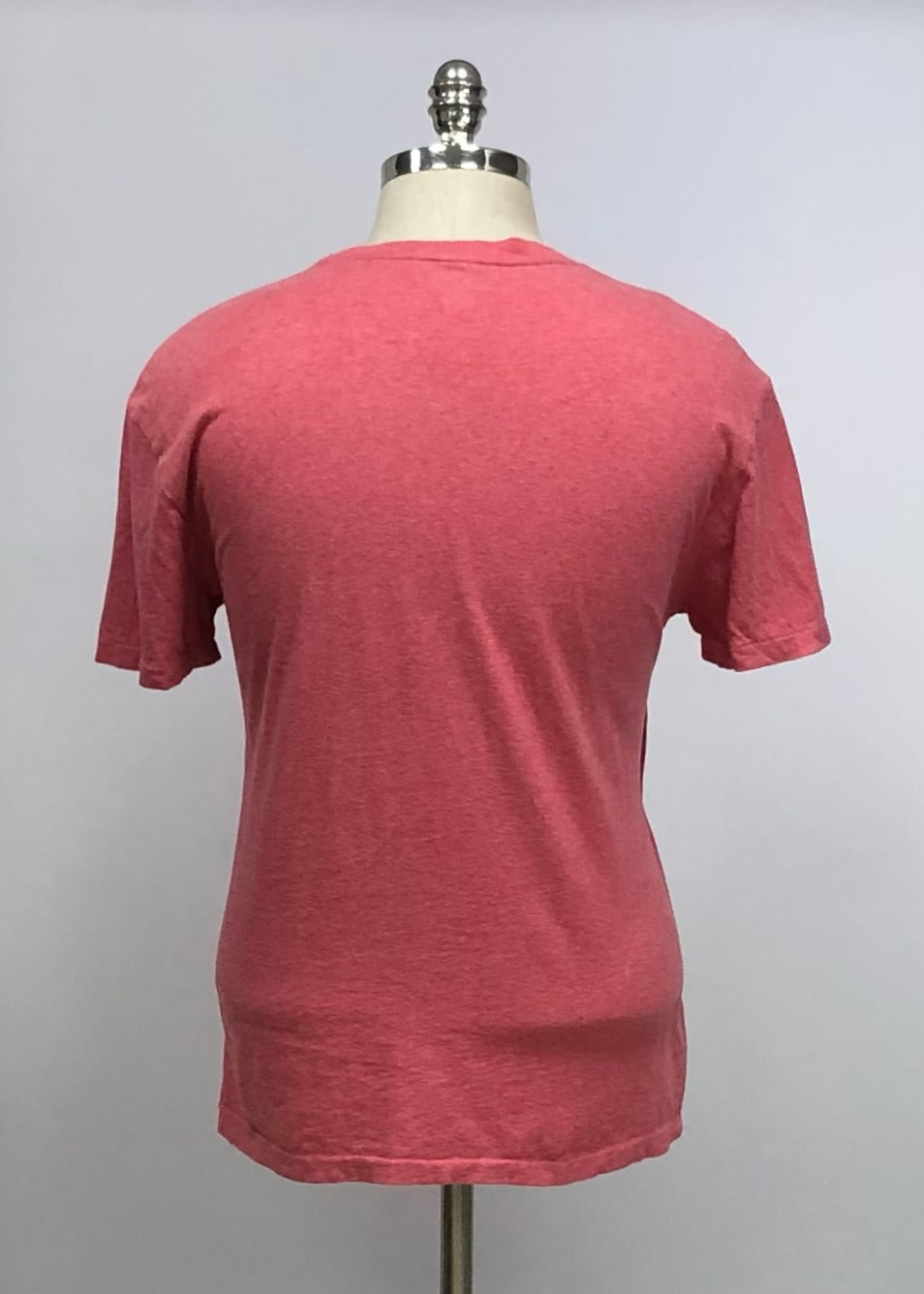 Camiseta cuello Redondo Polo Ralph Lauren 🏇🏼 color rosado magenta con bolsillo Talla Medium Entalle Clásico