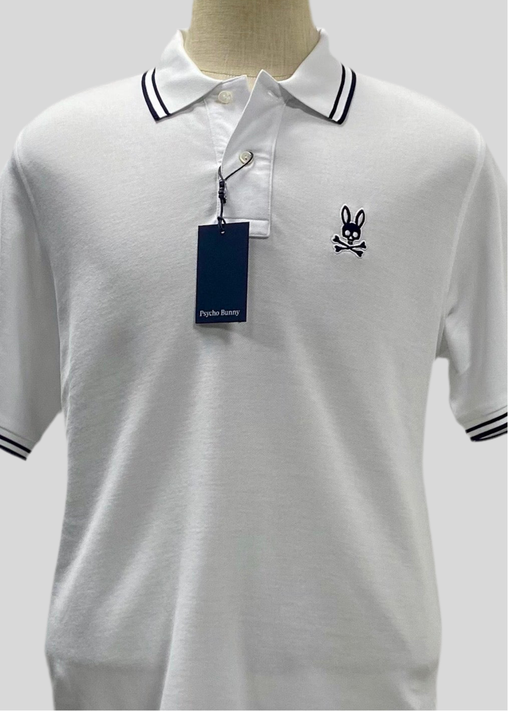Camiseta Polo Psycho Bunny 🐰 Pique en color blanco con diseño de cuello en negro Talla L Entalle Regular