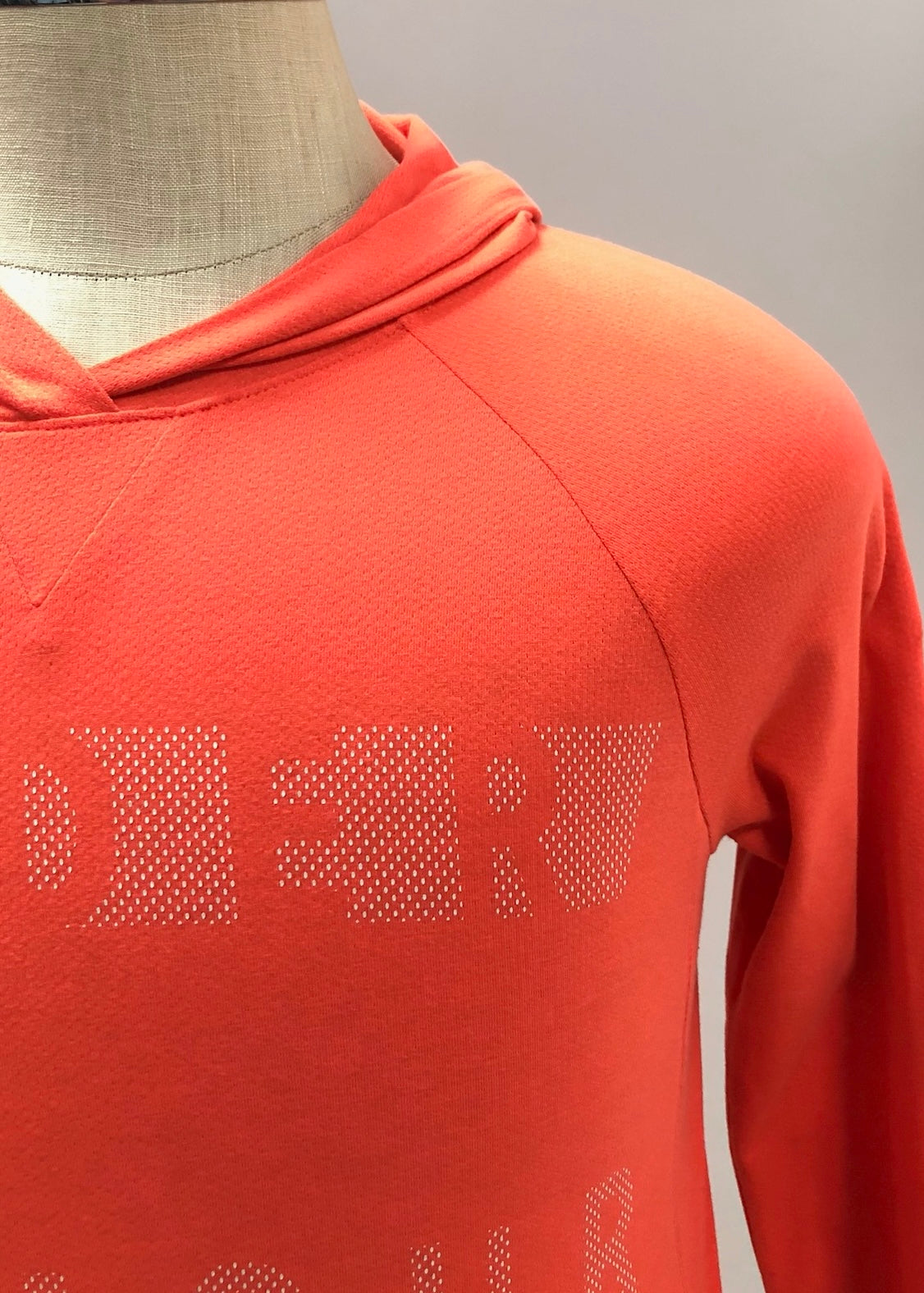 Sudadera Hoodie de mujer Under Armour 🏋🏽 color naranja neon Talla XS