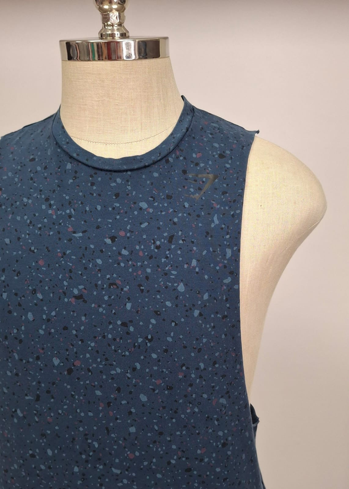 Camiseta de entrenamiento sin mangas Gymshark 🏋🏽 Diseño en color azul, celeste y negro Talla M