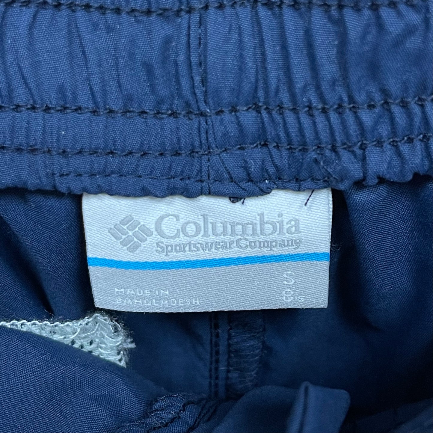 Short Híbrido Columbia 🔷 Tela performance color azul navy talla S