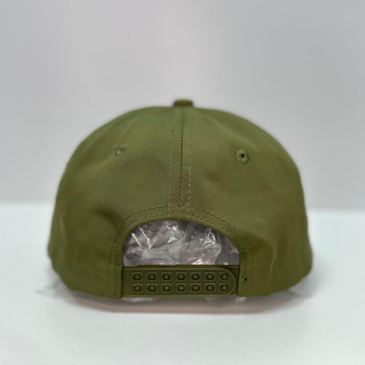 Gorra plana Ariat 🐂 color verde militar y logo bordado en color negro (ver descripción)