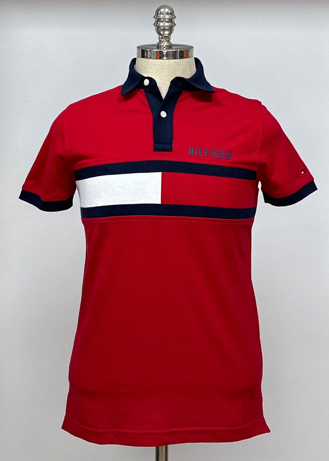 Camiseta Polo Tommy Hilfiger 🇺🇸 color rojo con diseño de logo Talla S Entalle Slim Fit