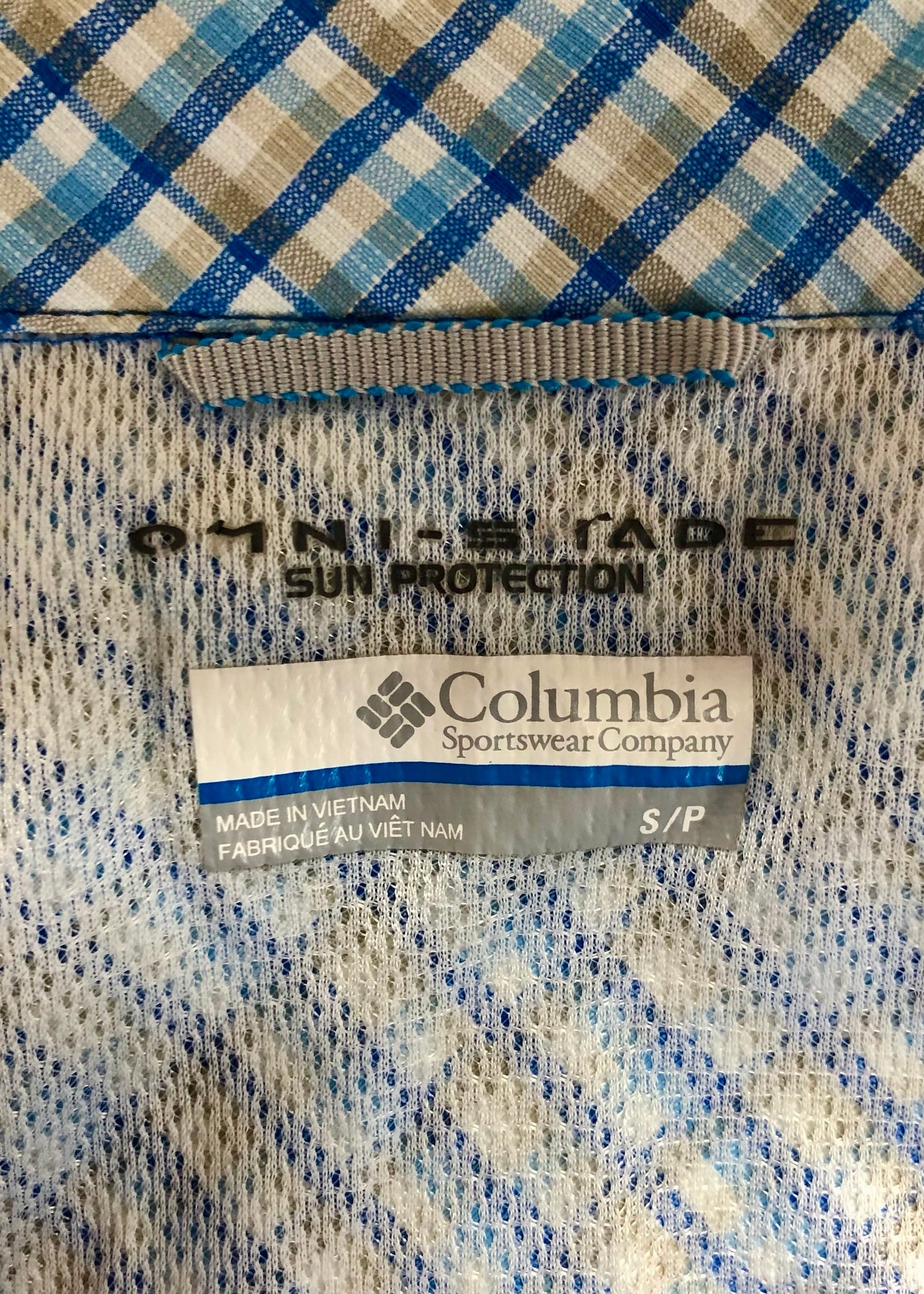 Camisa Columbia 🔹 Con patrón de cuadros en color azul, kaki y blanco Talla S