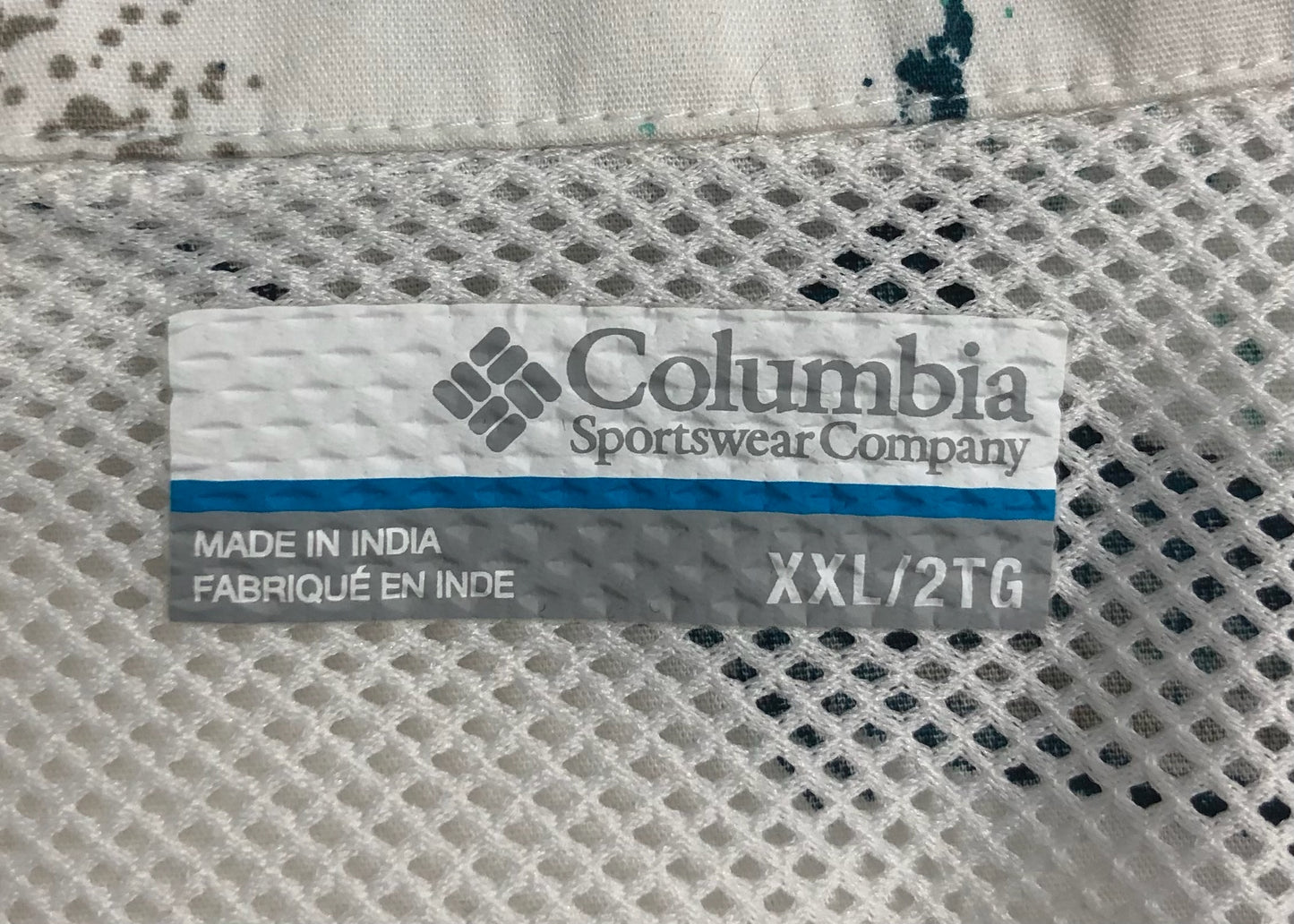 Camisa Columbia 🔹Color blanco con diseño de pez espada en azul y verde Talla XXL