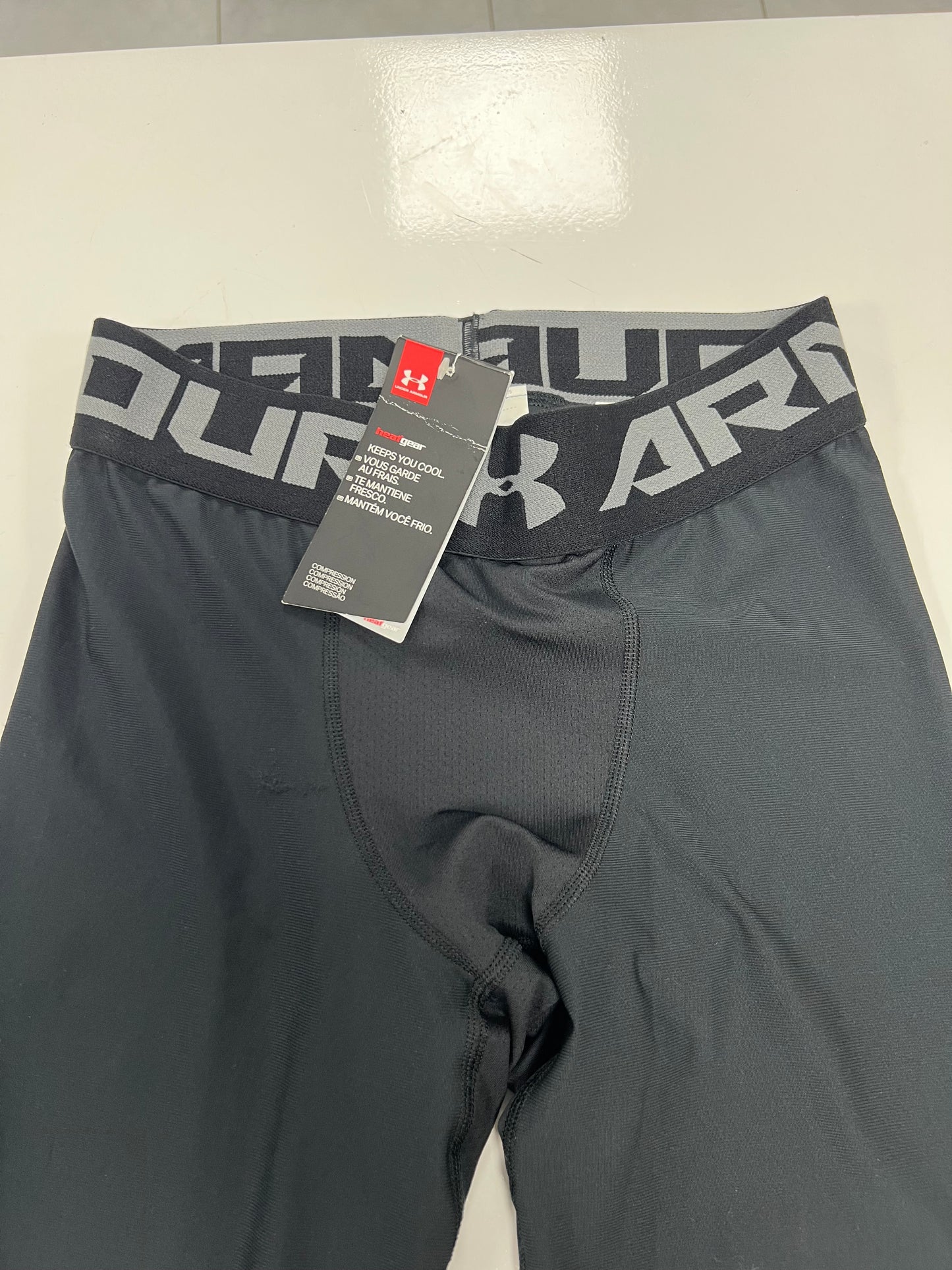 Mallas de entrenamiento Under Armour 🏋🏽 Pro Dri-FIT 3/4 para hombre en Color Negro y cintura gris Talla M