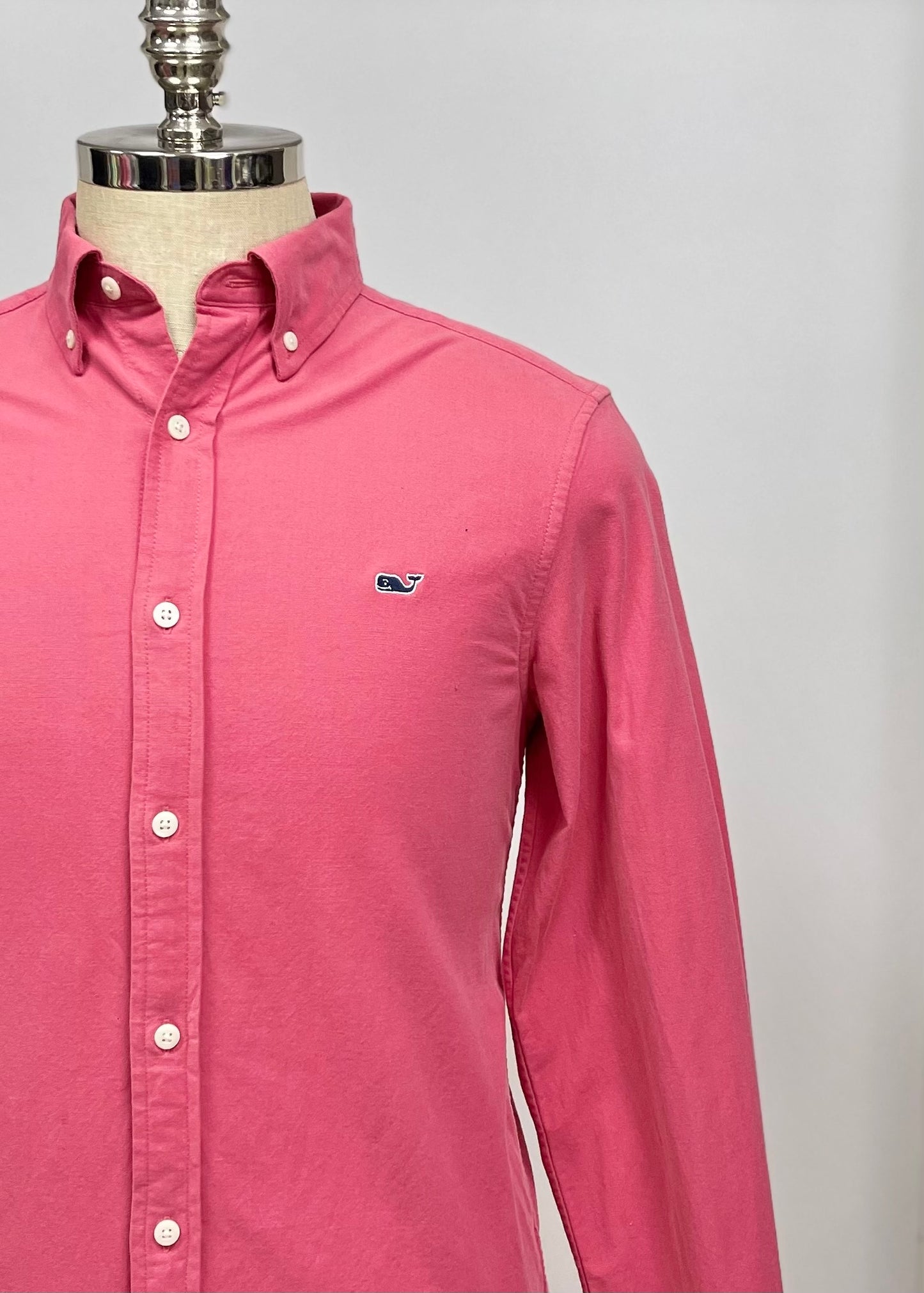 Camisa de botones Vineyard Vines 🐳 Oxford Color Rosado magenta Talla S Entalle Clásico