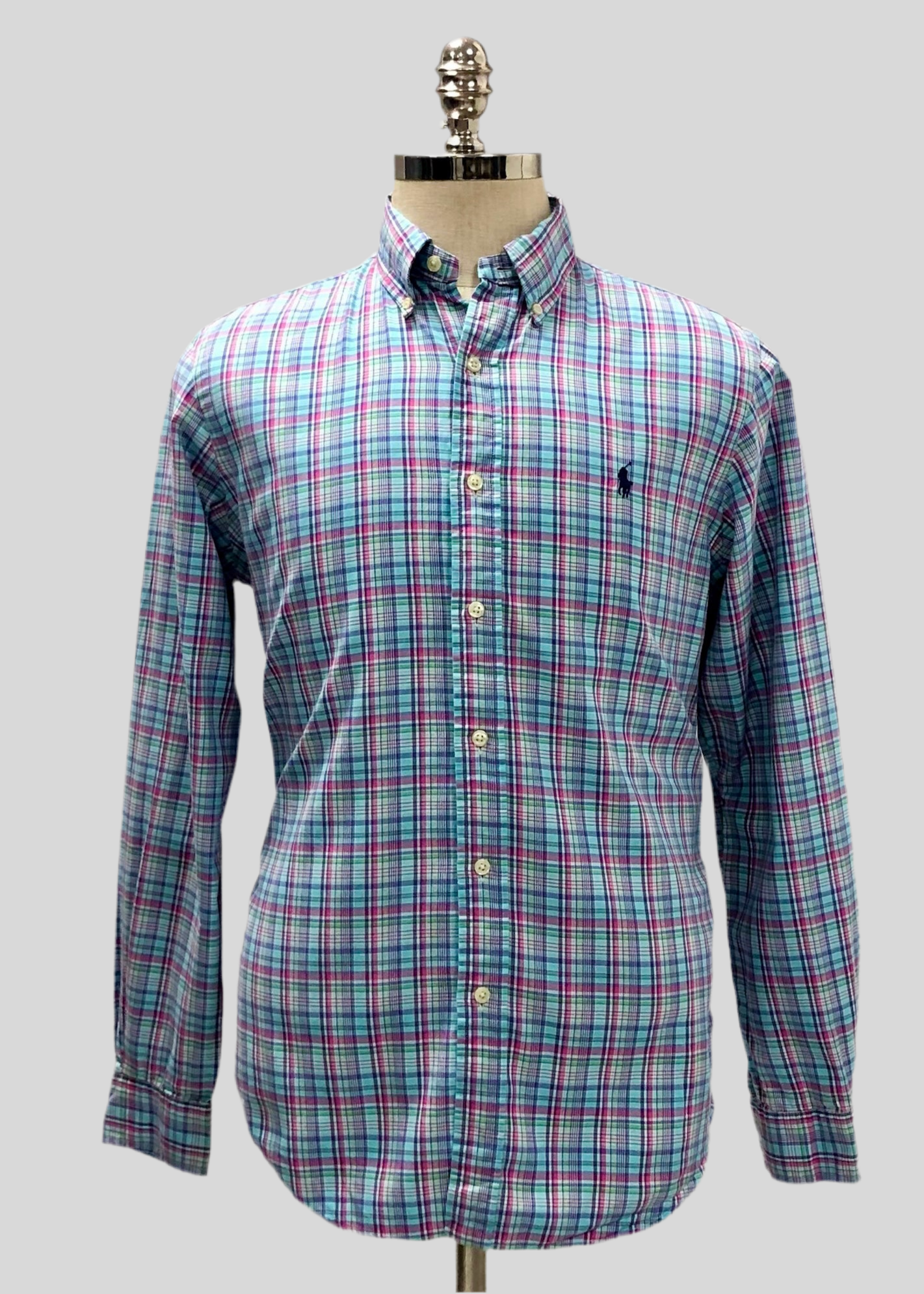 Camisa Polo Ralph Lauren 🏇🏼 con patrón de cuadros tartán celeste, azul navy y rosado Talla M Entalle Regular