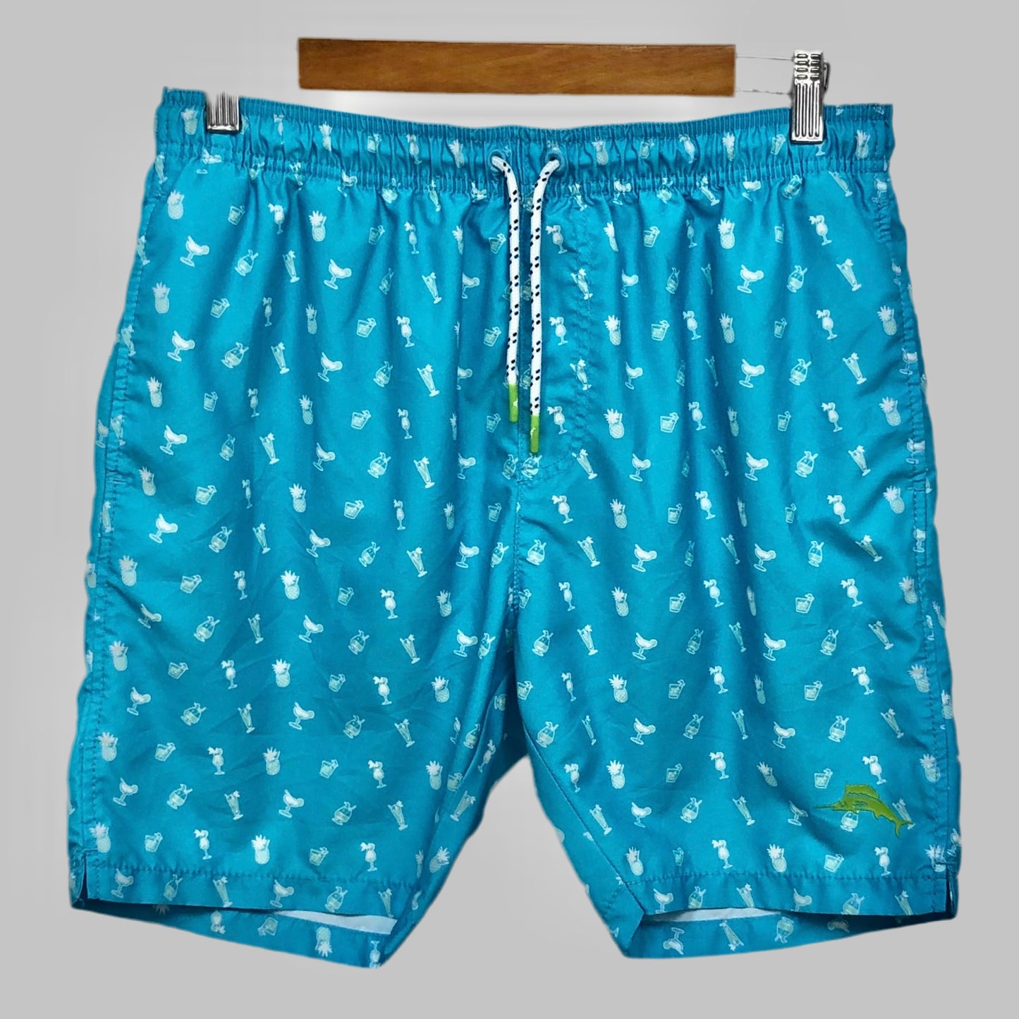Short de baño Tommy Bahama 🏝 color turquesa con diseño de cócteles en blanco talla M