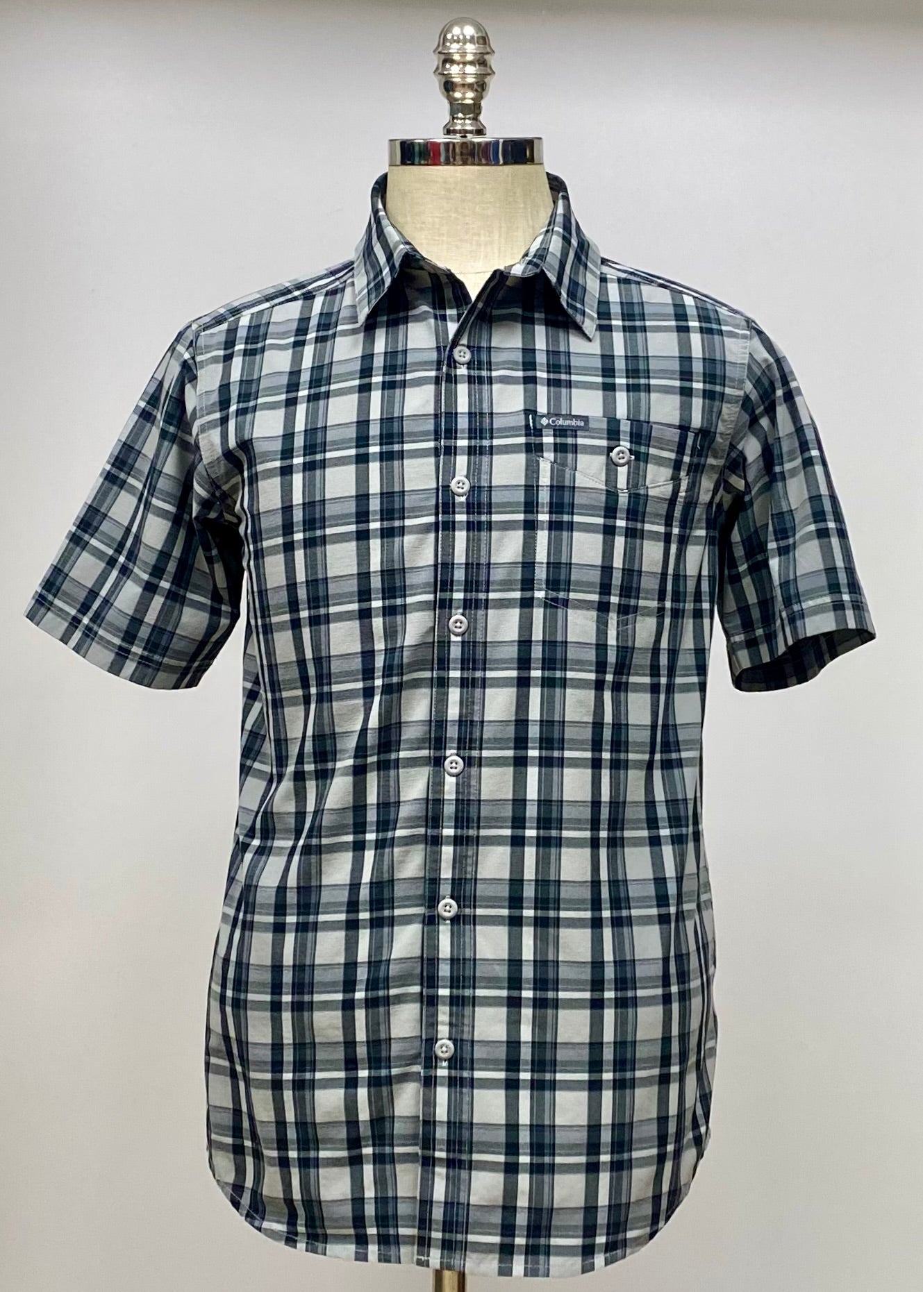 Camisa Columbia 🔹de cuadros en color negro y gris con Omni Shade Manga corta Talla S