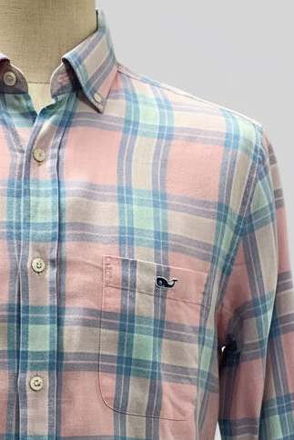 Camisa de botones Vineyard Vines 🐳 De Lino color rosado con patrón de cuadros en azul y blanco Talla M Entalle Clásico