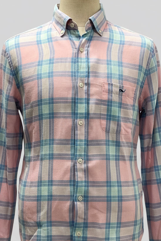 Camisa de botones Vineyard Vines 🐳 De Lino color rosado con patrón de cuadros en azul y blanco Talla M Entalle Clásico