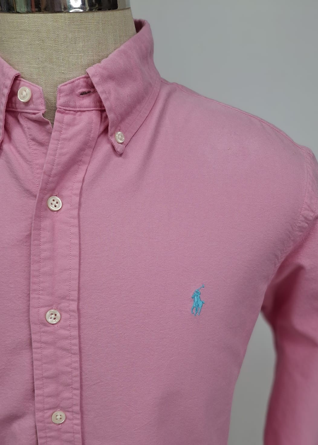 Camisa de botones Polo Ralph Lauren 🏇🏼 Oxford en color rosado intenso Talla L Entalle Regular (ver descripción)
