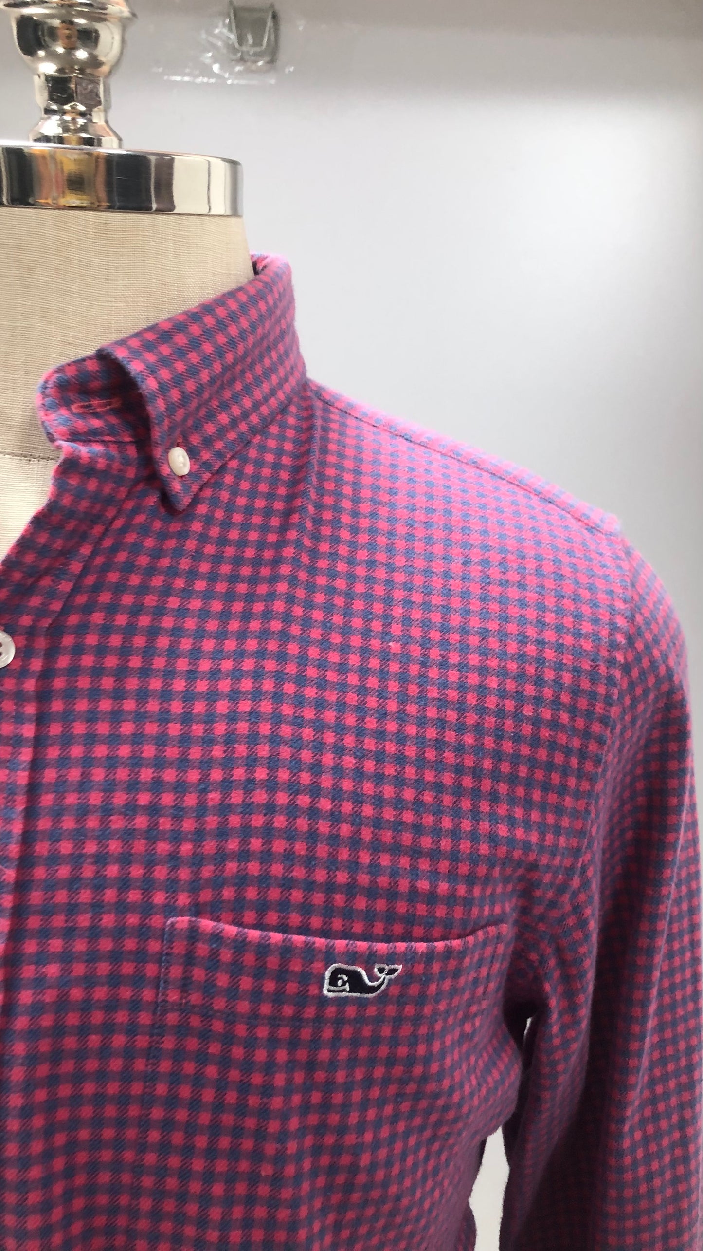 Camisa de botones Vineyard Vines 🐳 con patrón de cuadros en color rojo y azul Talla L Entalle Slim Fit