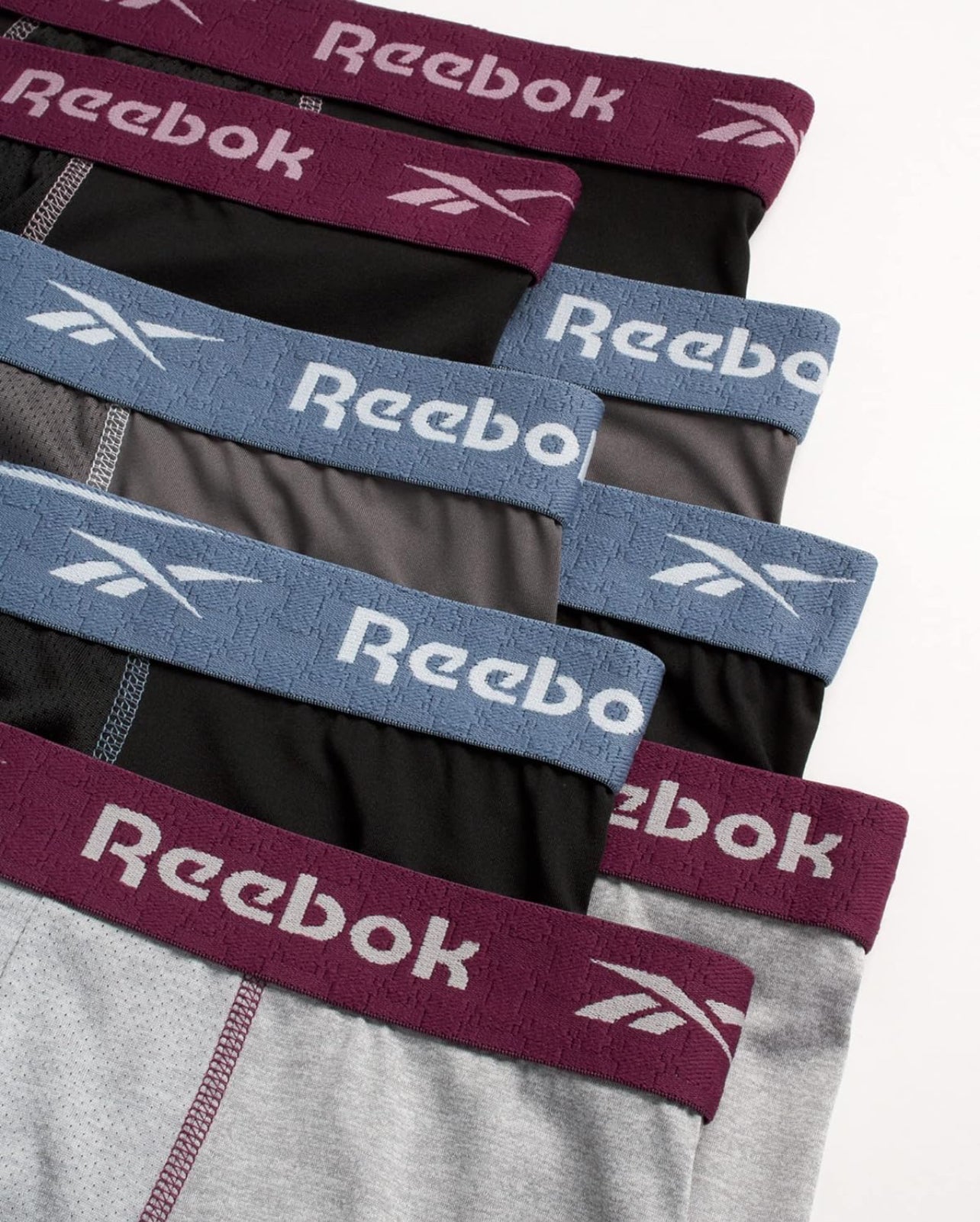 Combo de 4 Boxers Briefs Reebok Tela Performance en color negro y gris Talla M