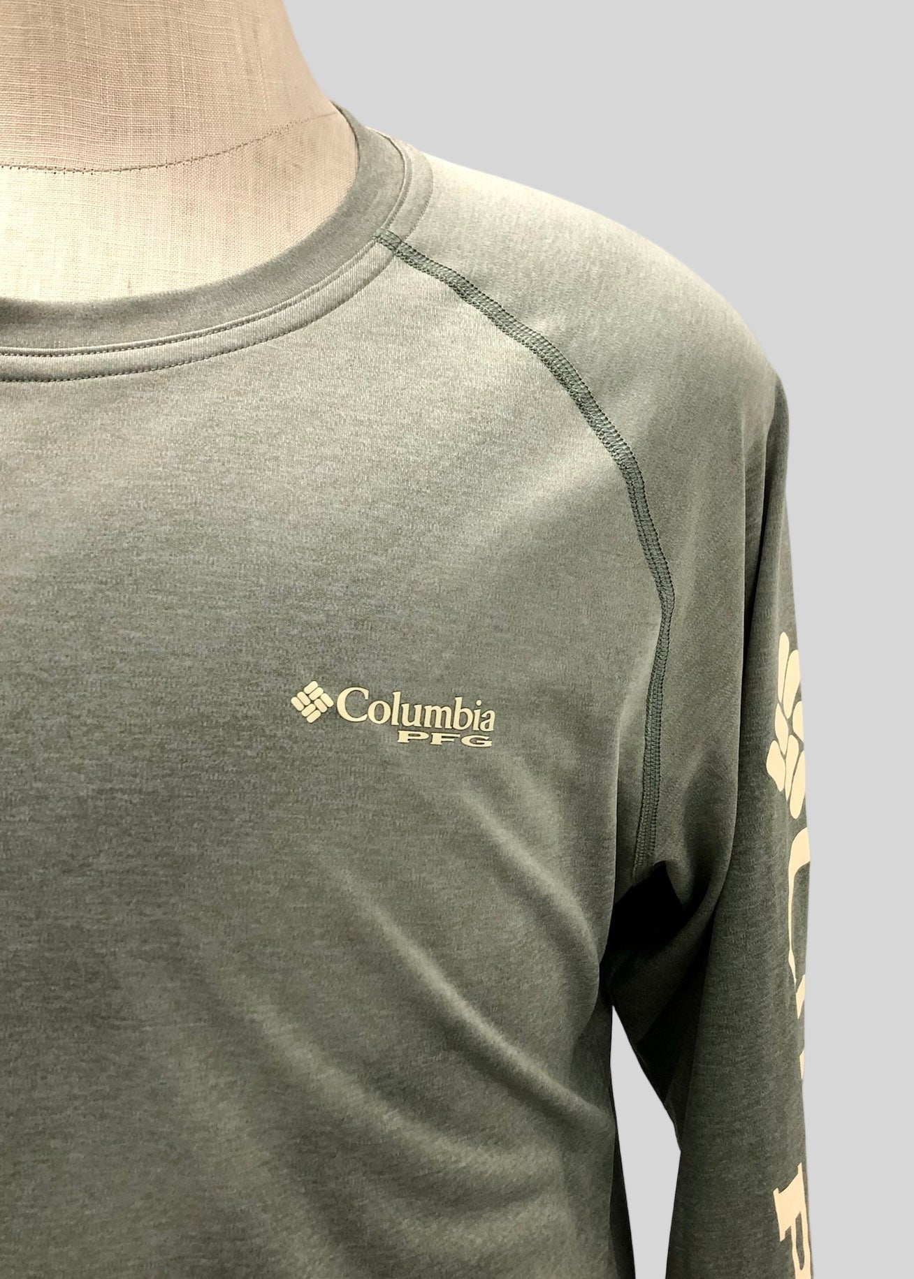 Camiseta cuello redondo Columbia 🔷 color verde oliva manga larga Talla L
