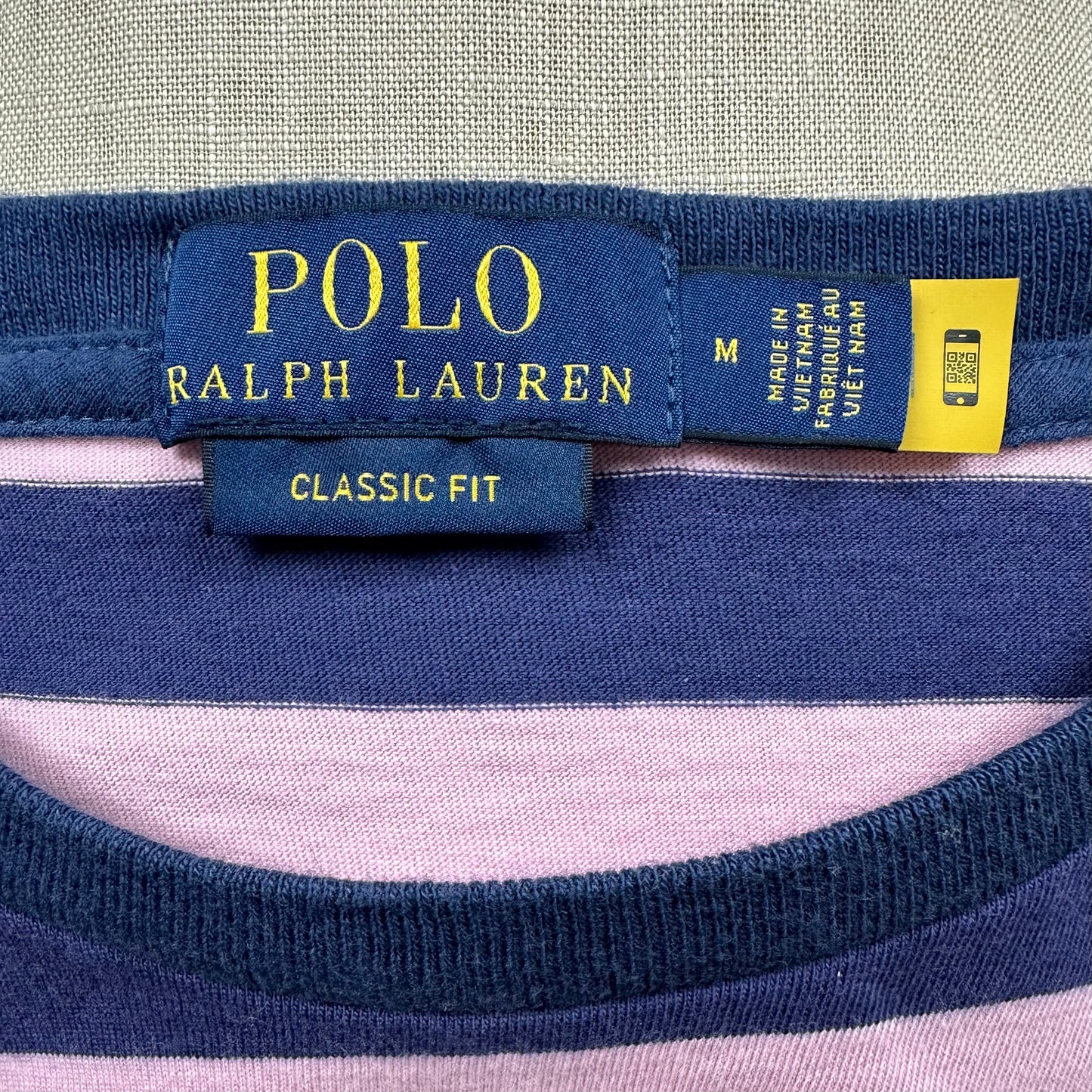 Camiseta cuello redondo Polo Ralph Lauren 🏇🏼 color rosado y rayas en color azul oscuro Talla M Entalle Clásico