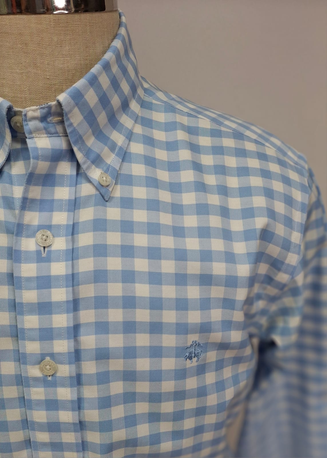 Camisa Brooks Brothers 🐑 con cuadros gingham en celeste y blanco Talla M Entalle Regular