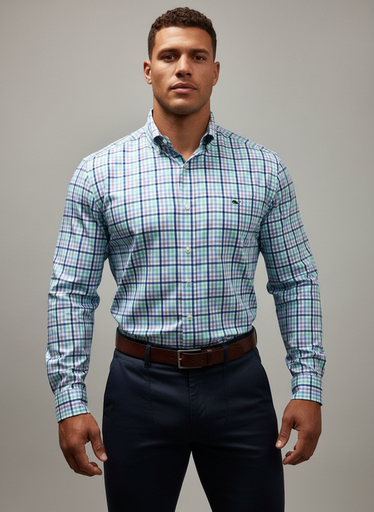 Camisa de botones Vineyard Vines 🐳 color blanco de cuadros en color morado, turquesa y azul Talla S Entalle Clasico