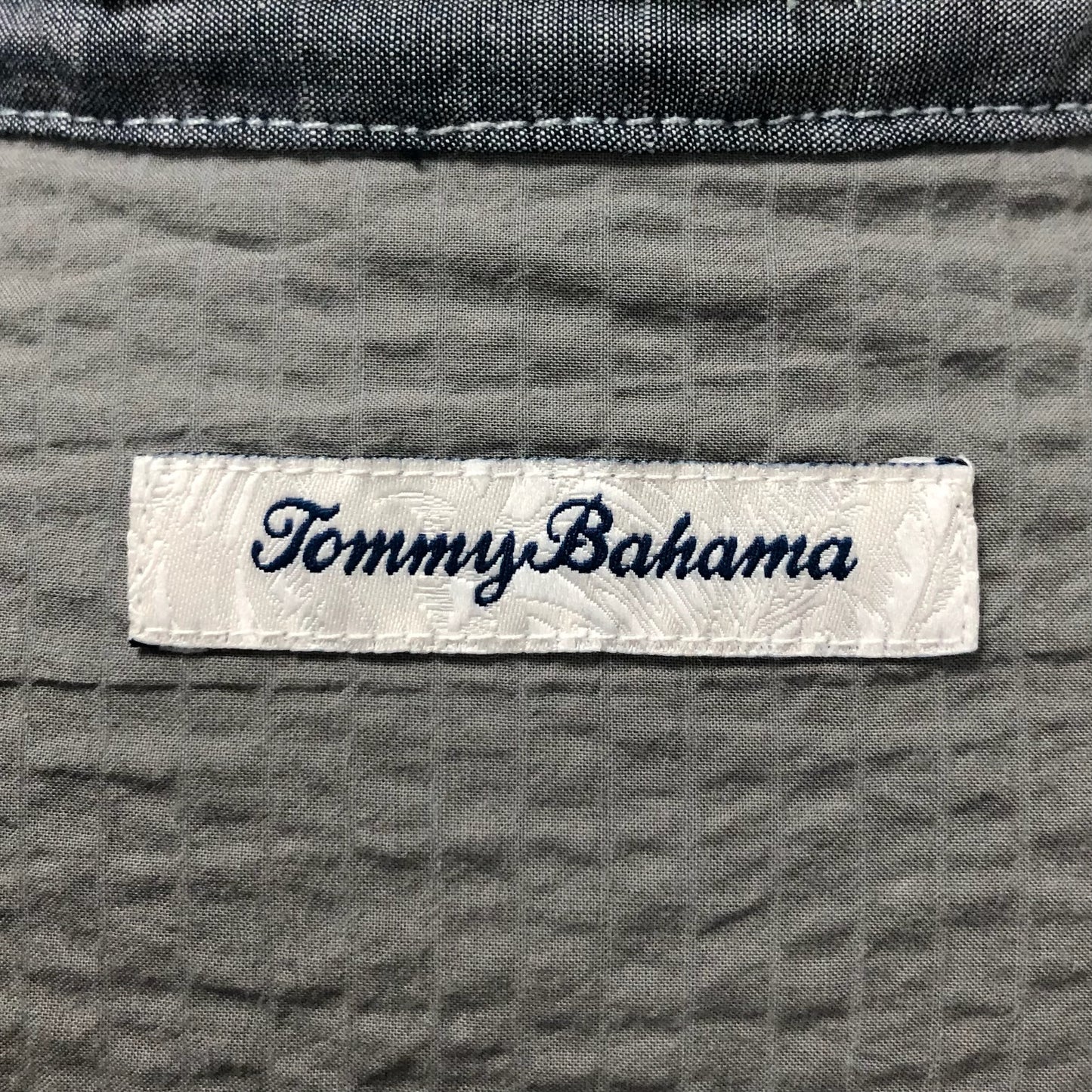 Camisa de botones Tommy Bahama 🌴 Seersucker en color gris  Talla 3XL Entalle Regular