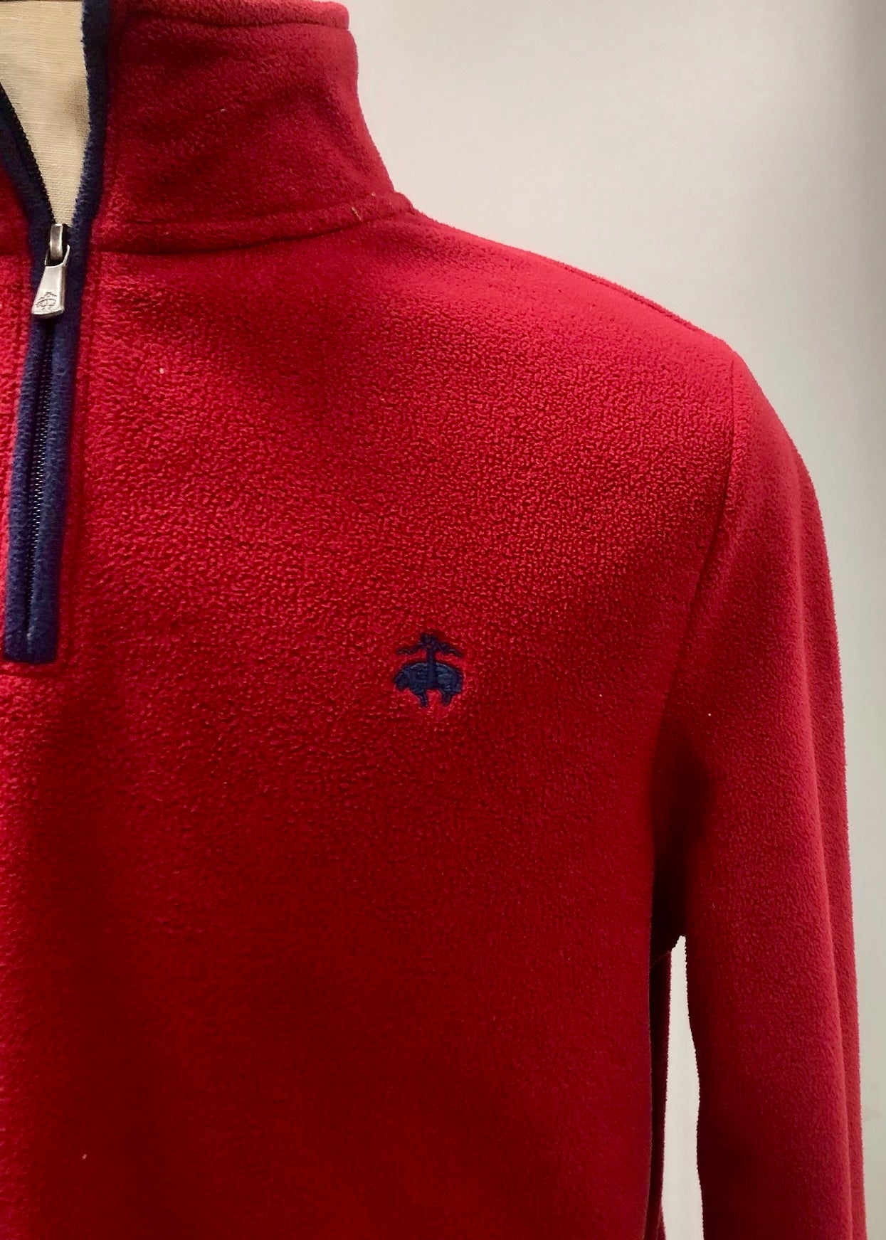 Sueter Jersey Brooks Brothers 🐑 color rojo con logo azul navy Talla M