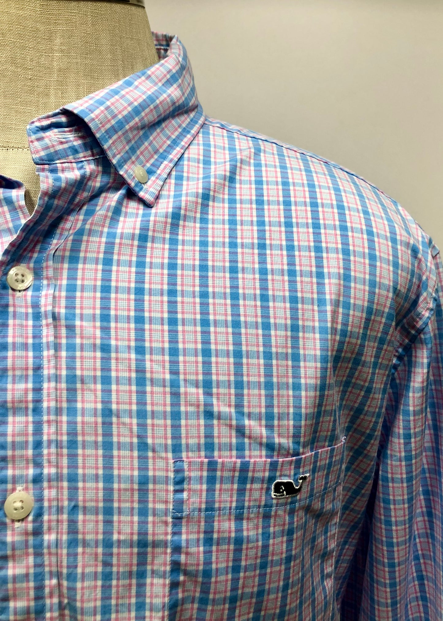 Camisa de botones Vineyard Vines 🐳 de cuadros en color rosado, celeste y blanco Talla XL Entalle Clasico