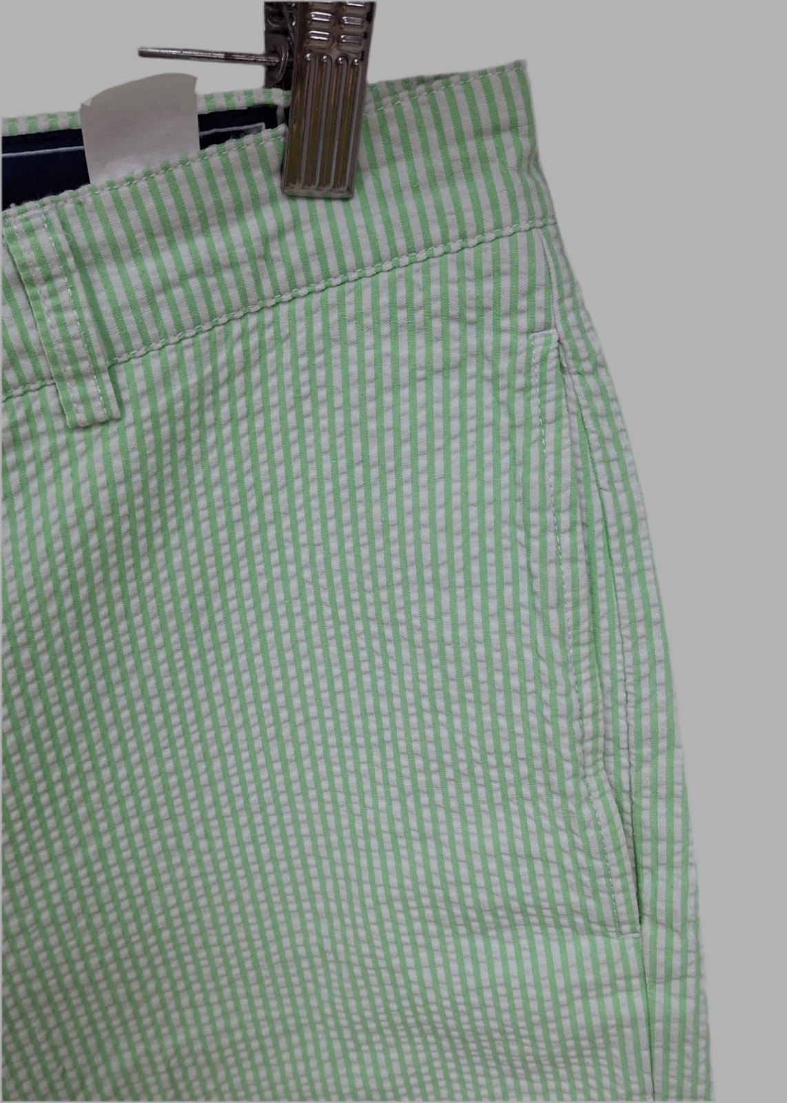 Short Casual Brooks Brothers 🐑  Tela a seersucker con patron de rayas en color verde y blanco talla 33