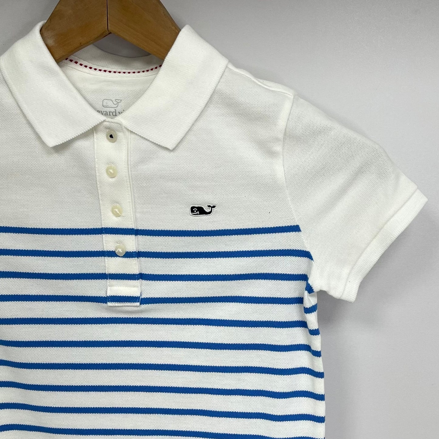 Camiseta Polo de niña Vineyard Vines 🐳 color blanco con rayas en azul Talla XS (5-6) Entalle Regular