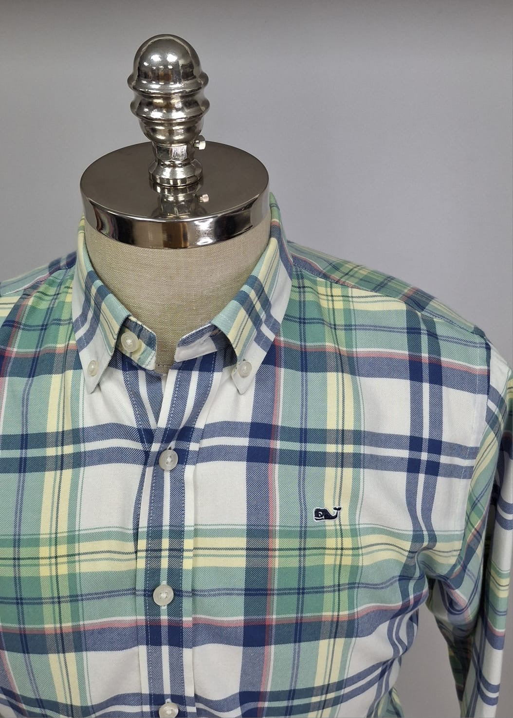 Camisa de niño Vineyard Vines 🐳 con patrón de cuadros en color verde, amarillo, azul y blanco Talla XL Entalle Regular