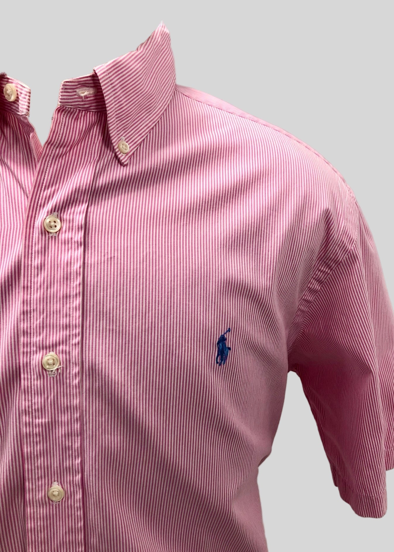 Camisa de botones Polo Ralph Lauren 🏇🏼 color blanco con patron de rayas finas en color rosado Talla L Entalle Clasico