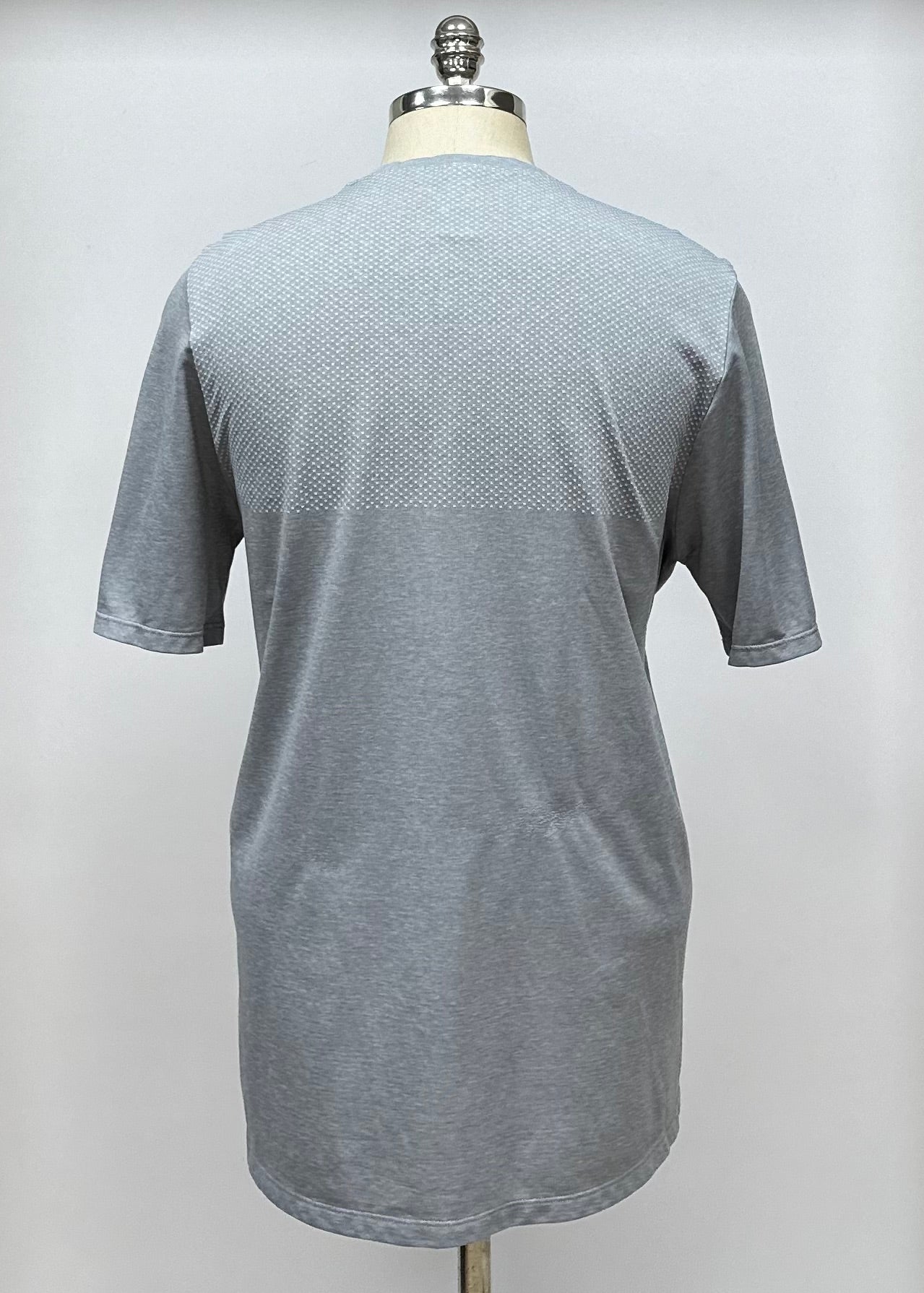 Camiseta de entrenamiento cuello redondo Gymshark 🏋🏽 color gris manga corta Talla XL (ver descripción)