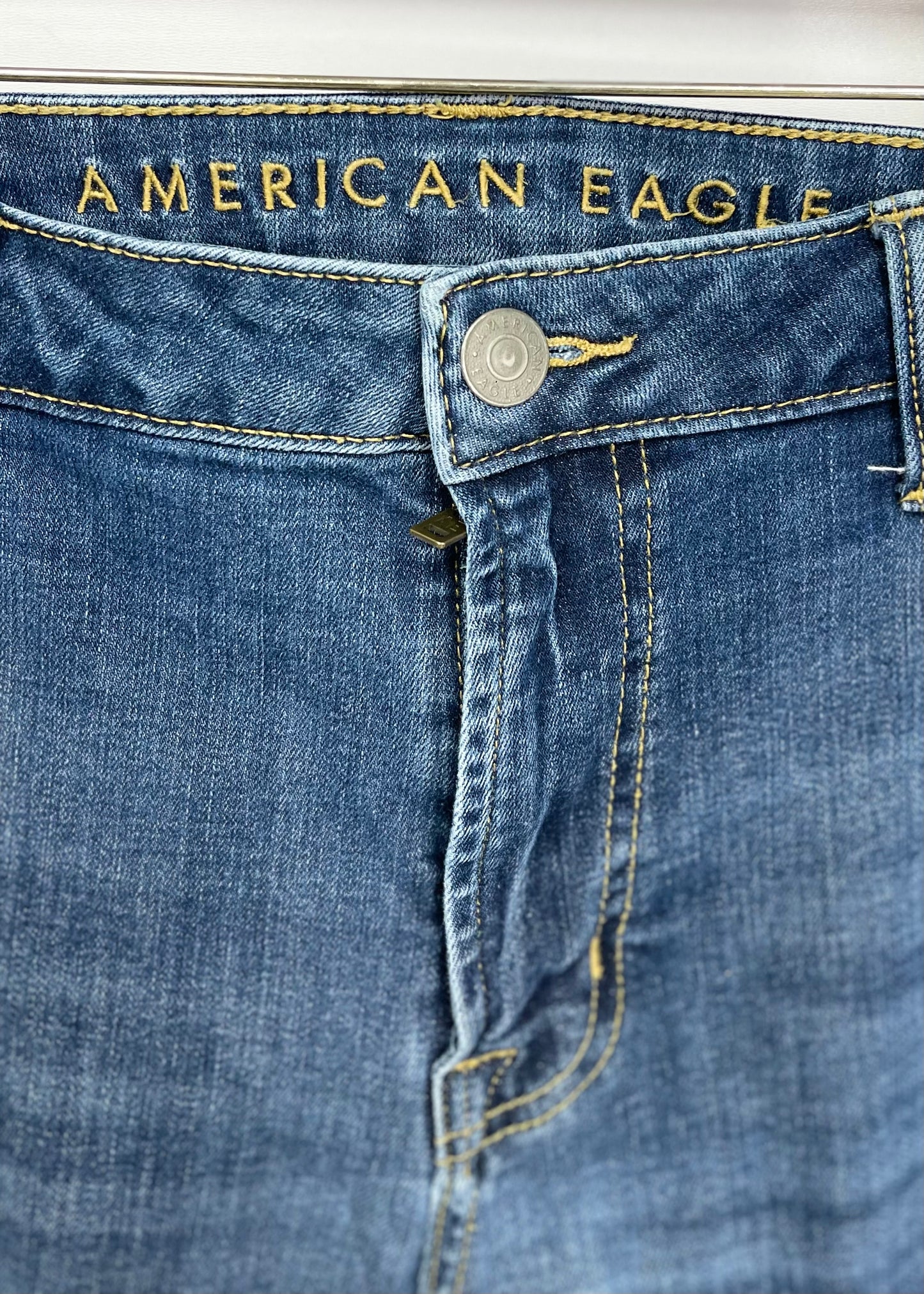 Pantalon jeans American Eagle 🦅  color azul Talla 38x32 Corte Skinny