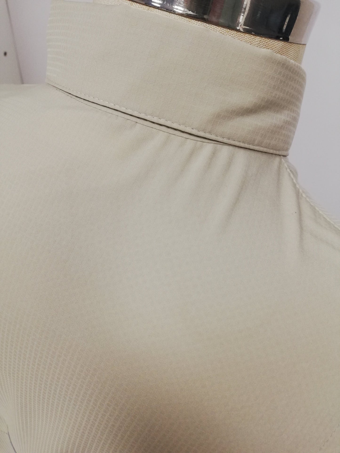 Camisa Columbia 🔹con bolsillo color Kaki claro con Omni Shade Talla S (ver descripción)