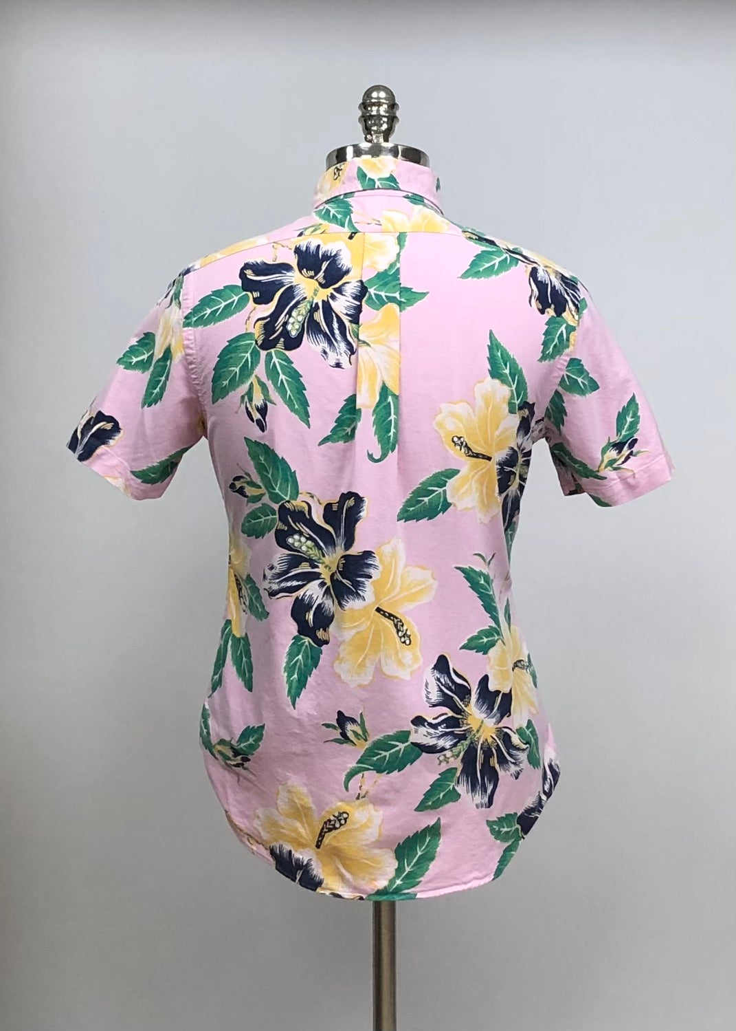 Camisa de botones Polo Ralph Lauren 🏇🏼 Oxford color rosado con diseño floral en azul y amarillo Talla S Entalle Clásico