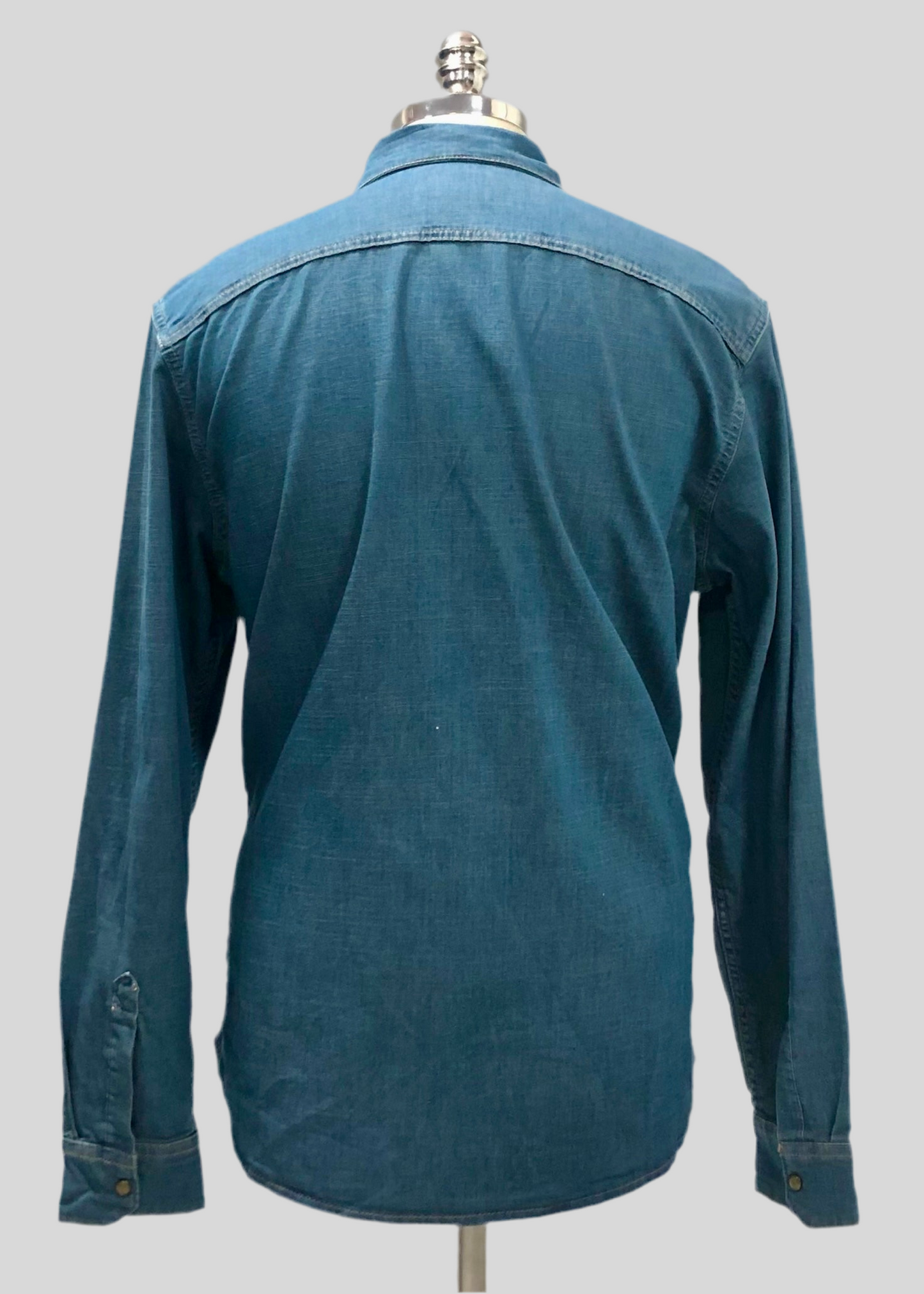 Camisa de botones Wrangler 🐎 De jeans en color azul oscuro Talla L Entalle Regular