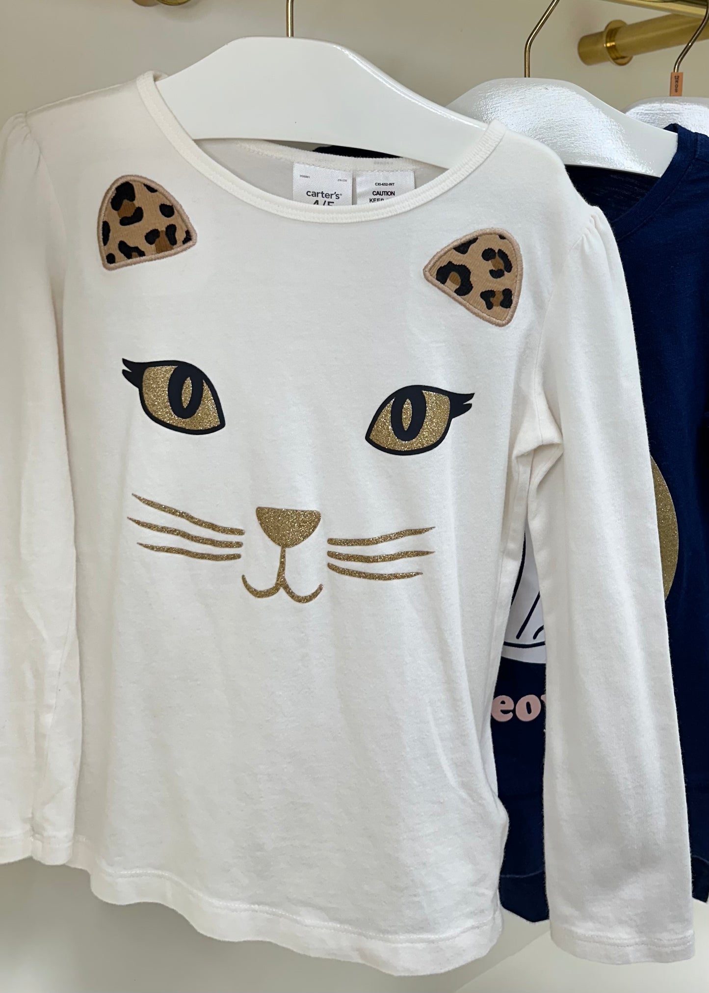 Camiseta manga larga de niña Carter’s🪁 Color blanco con diseño de carita de gato Talla 4/5