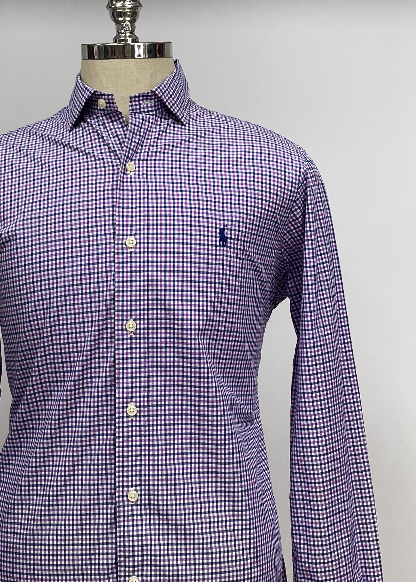 Camisa Polo Ralph Lauren 🏇🏼 color blanco con cuadros morado y azul Talla M Entalle Regular